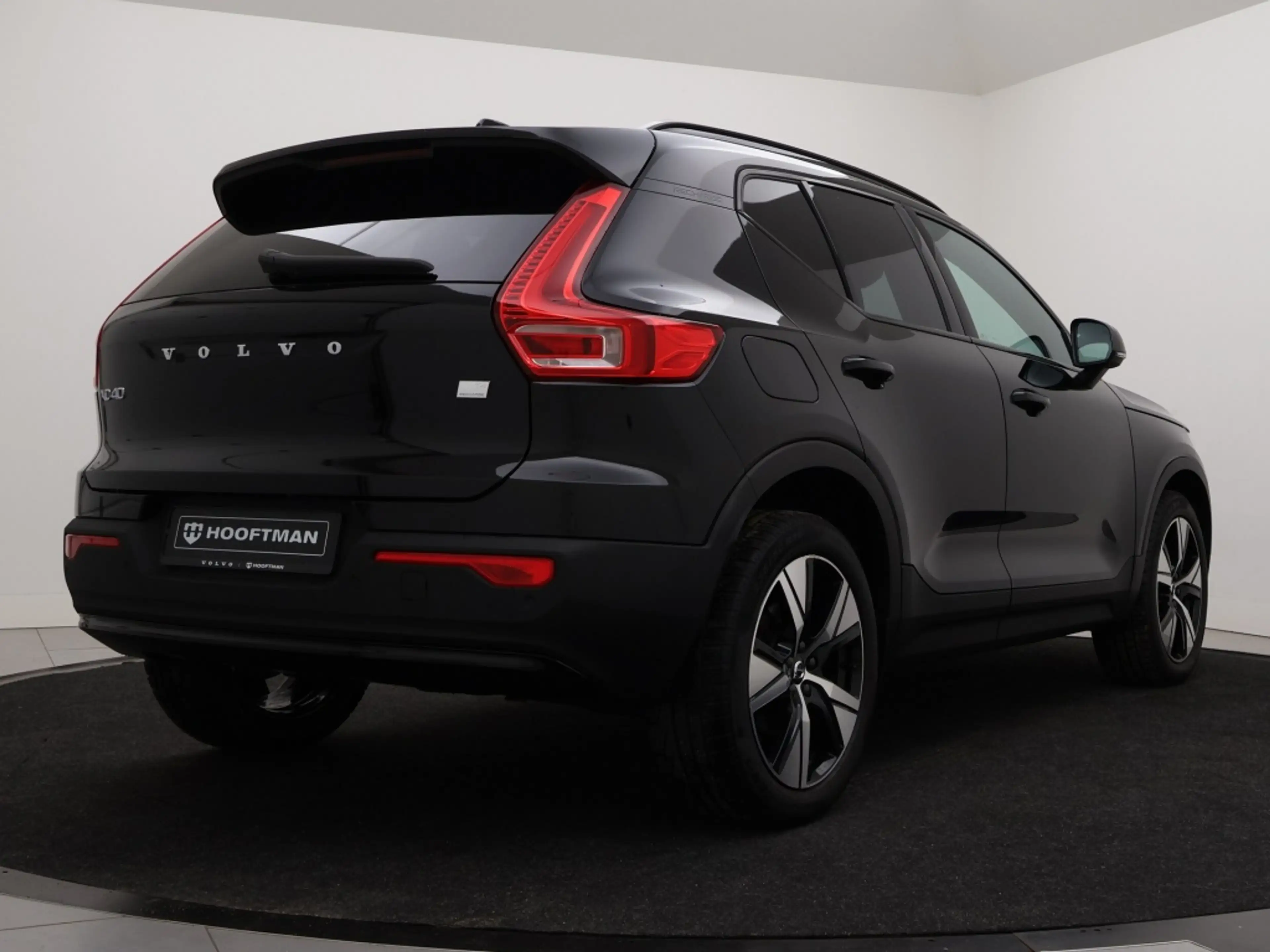 Volvo XC40 T4 PLUG-IN HYBRID PLUS DARK ACC BLIS KEYLESS HARMA — photo 4