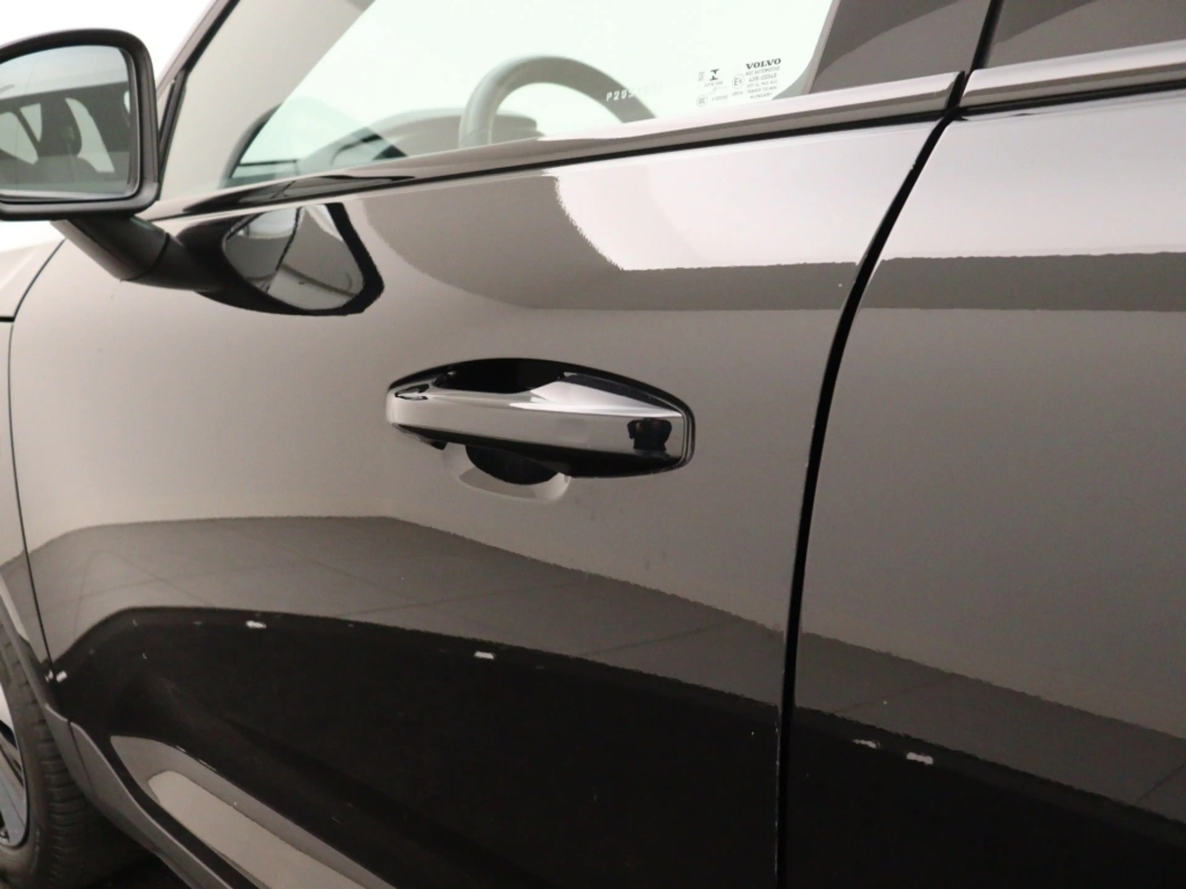 Volvo XC40 T4 PLUG-IN HYBRID PLUS DARK ACC BLIS KEYLESS HARMA — photo 9