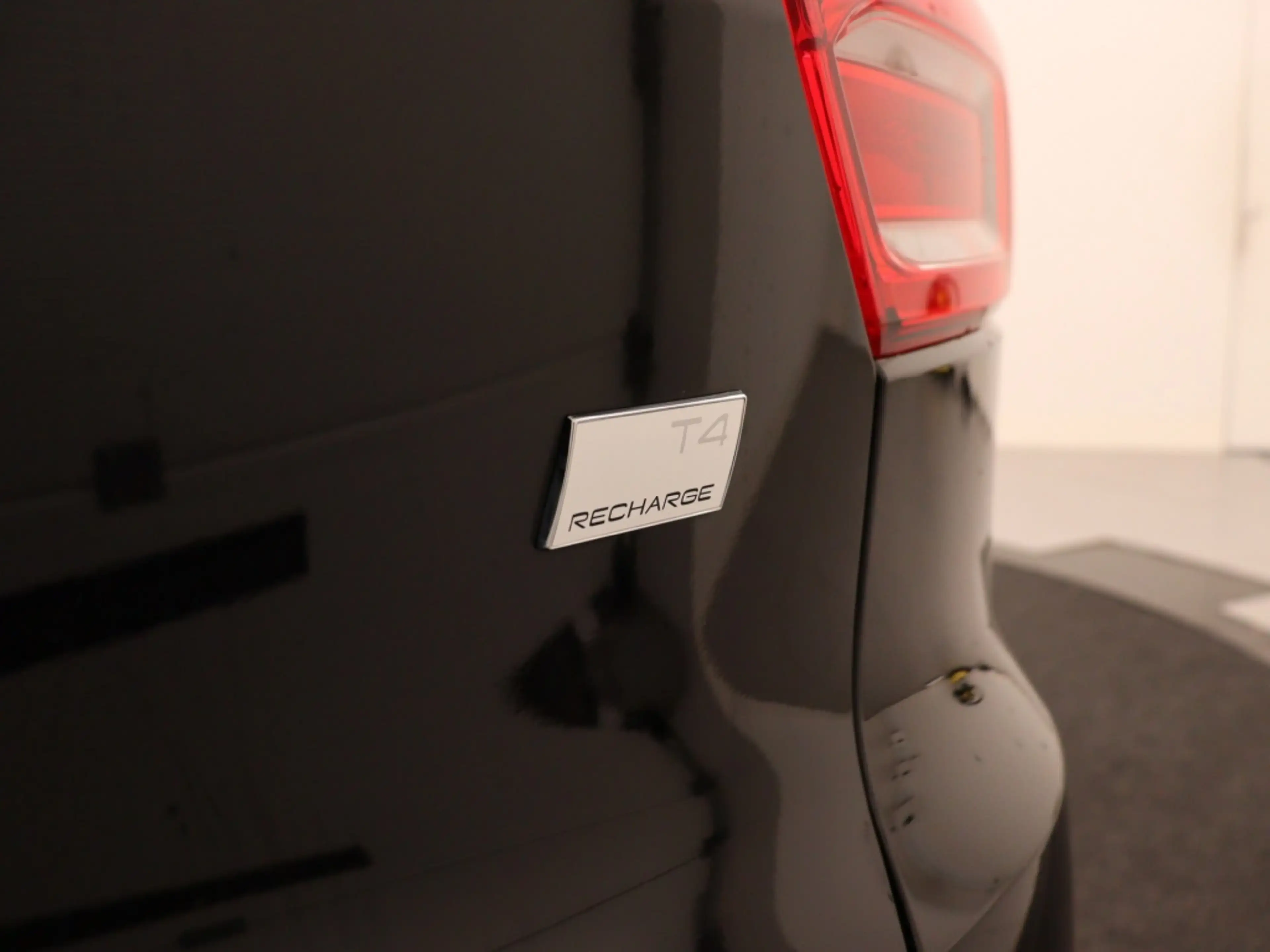 Volvo XC40 T4 PLUG-IN HYBRID PLUS DARK ACC BLIS KEYLESS HARMA — photo 10