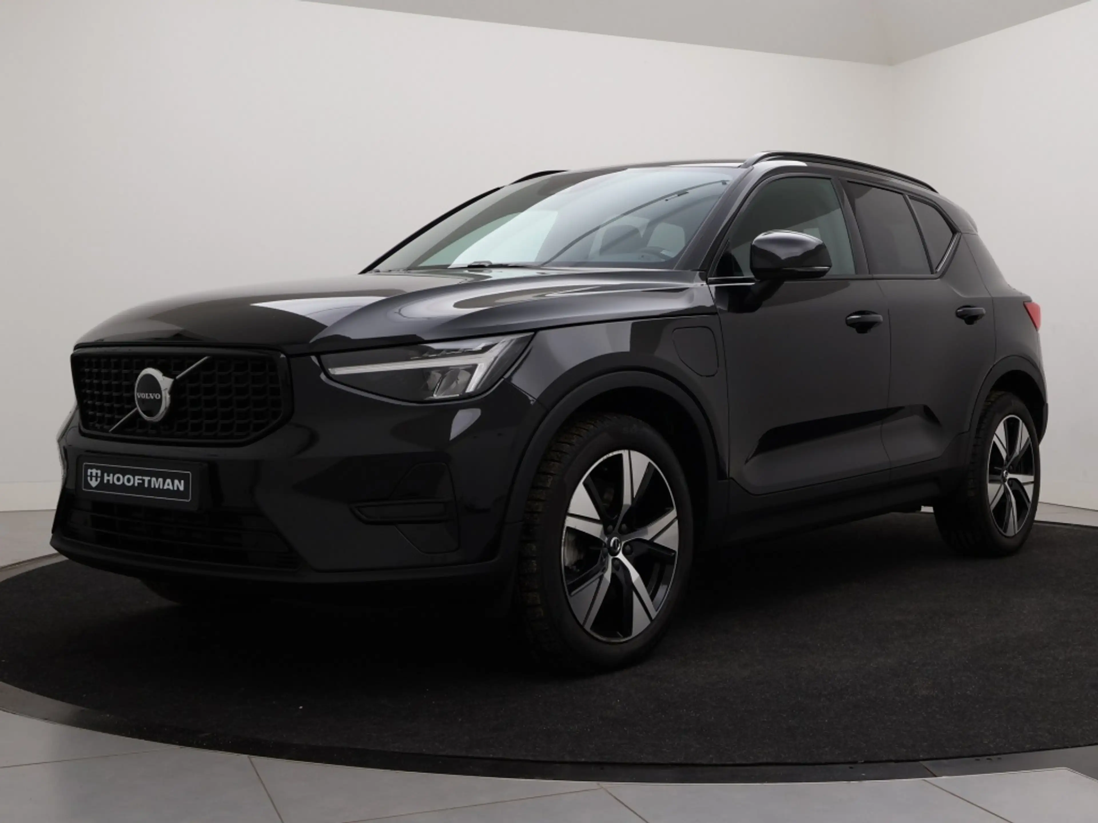 Volvo XC40 T4 PLUG-IN HYBRID PLUS DARK ACC BLIS KEYLESS HARMA — photo 2