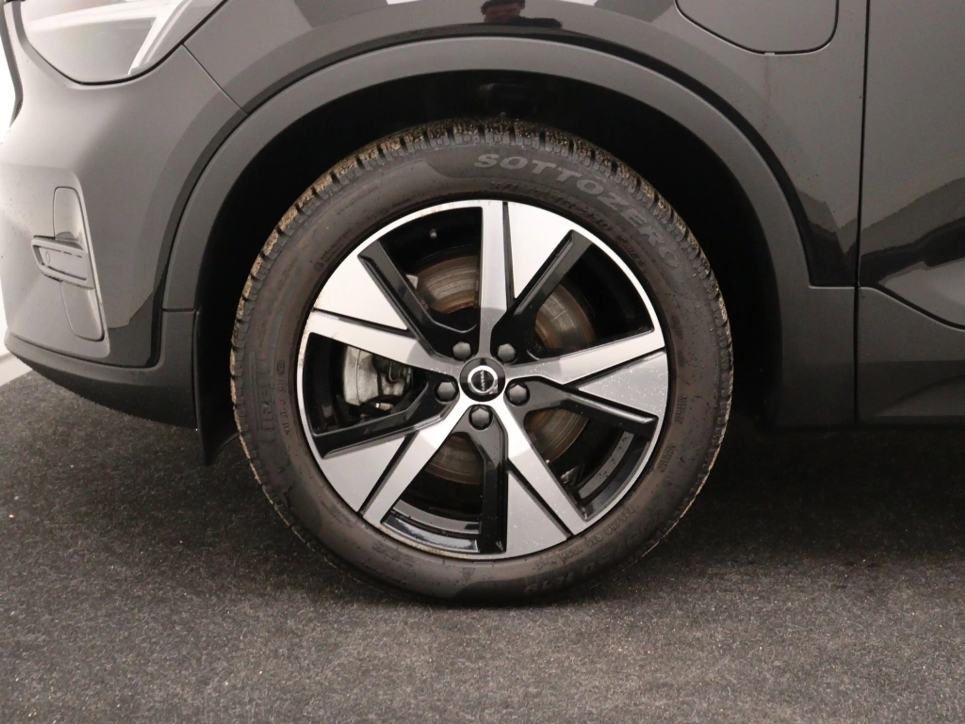 Volvo XC40 T4 PLUG-IN HYBRID PLUS DARK ACC BLIS KEYLESS HARMA — photo 7