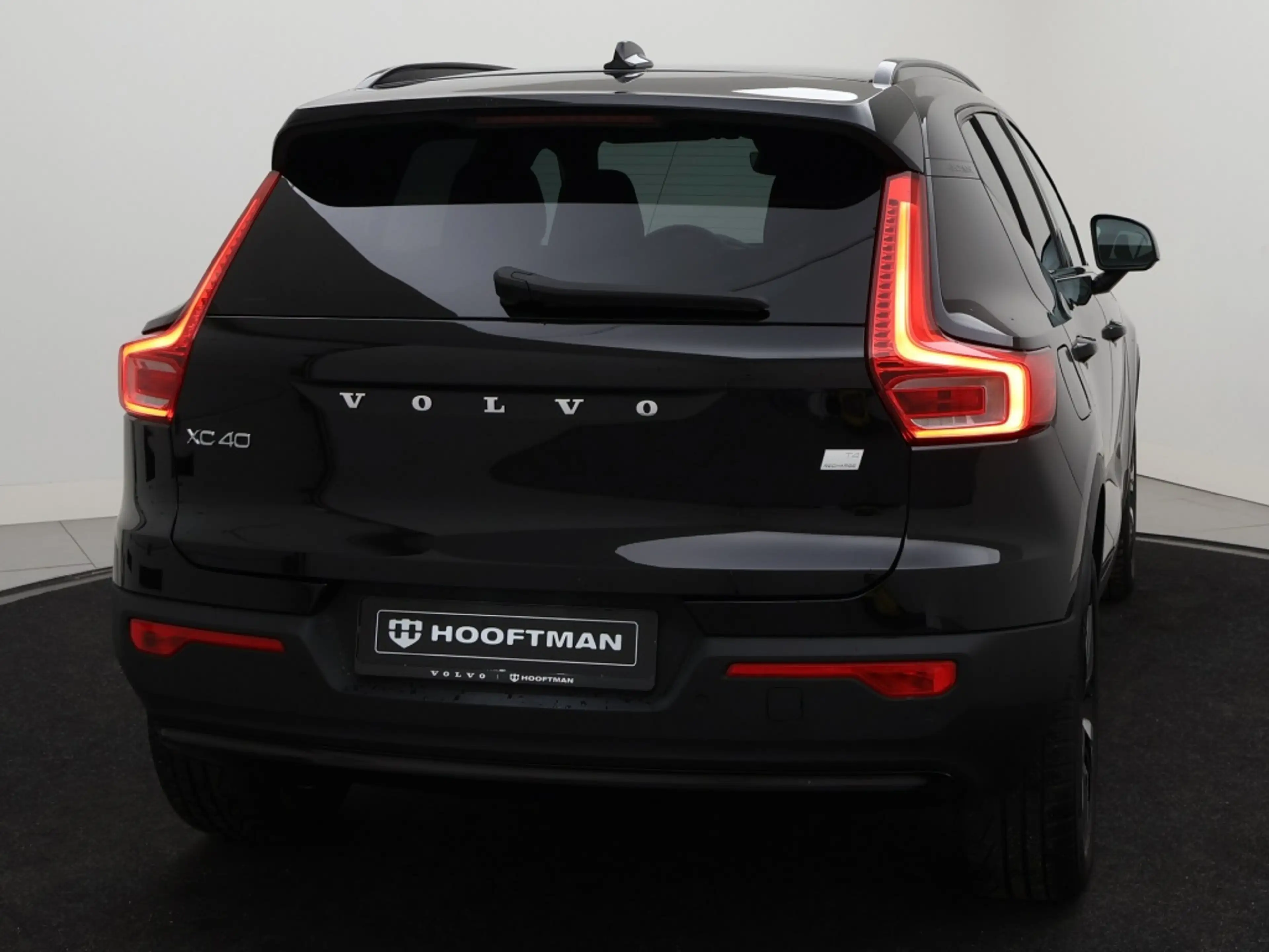 Volvo XC40 T4 PLUG-IN HYBRID PLUS DARK ACC BLIS KEYLESS HARMA — photo 5