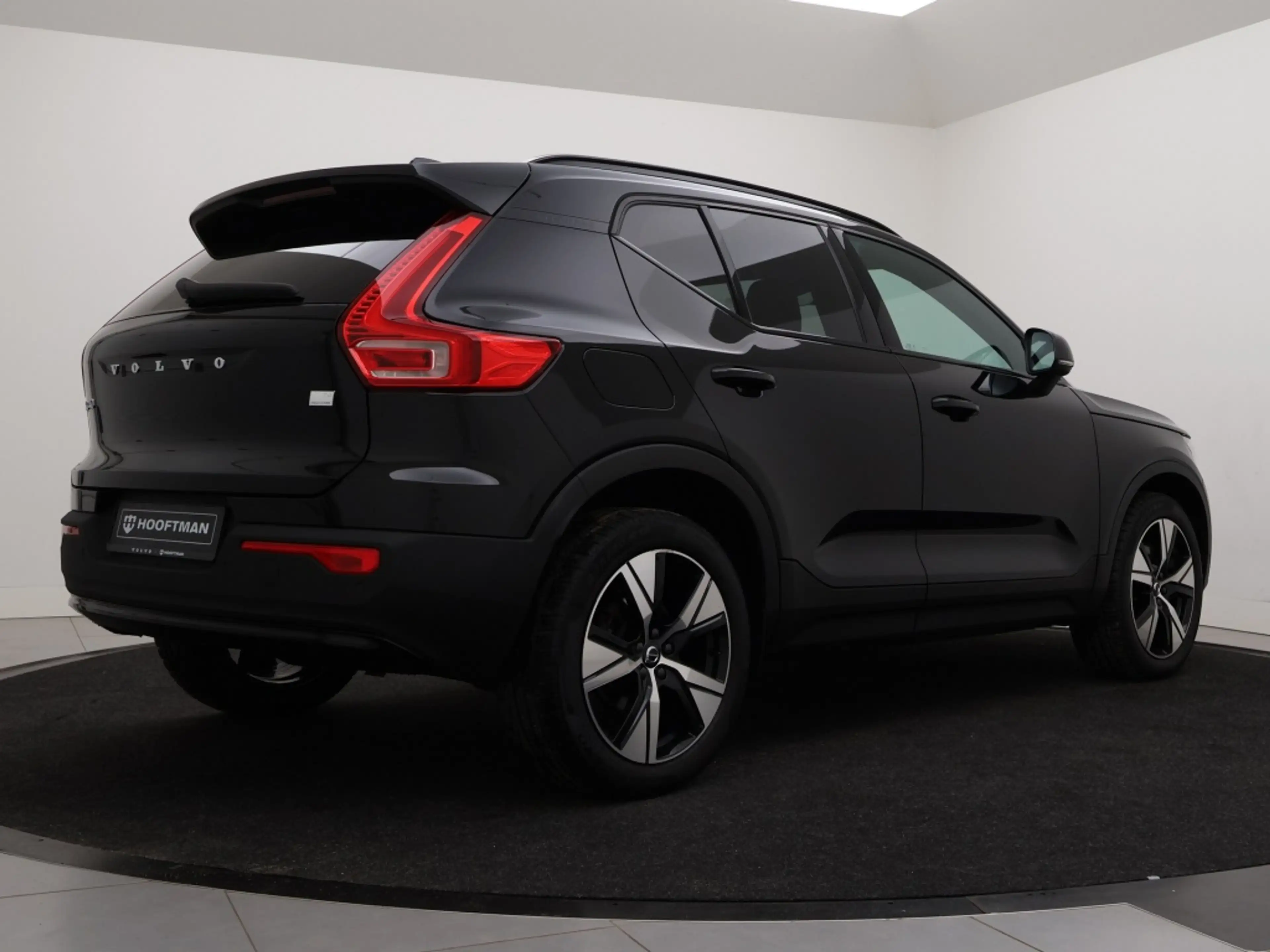 Volvo XC40 T4 PLUG-IN HYBRID PLUS DARK ACC BLIS KEYLESS HARMA — photo 3