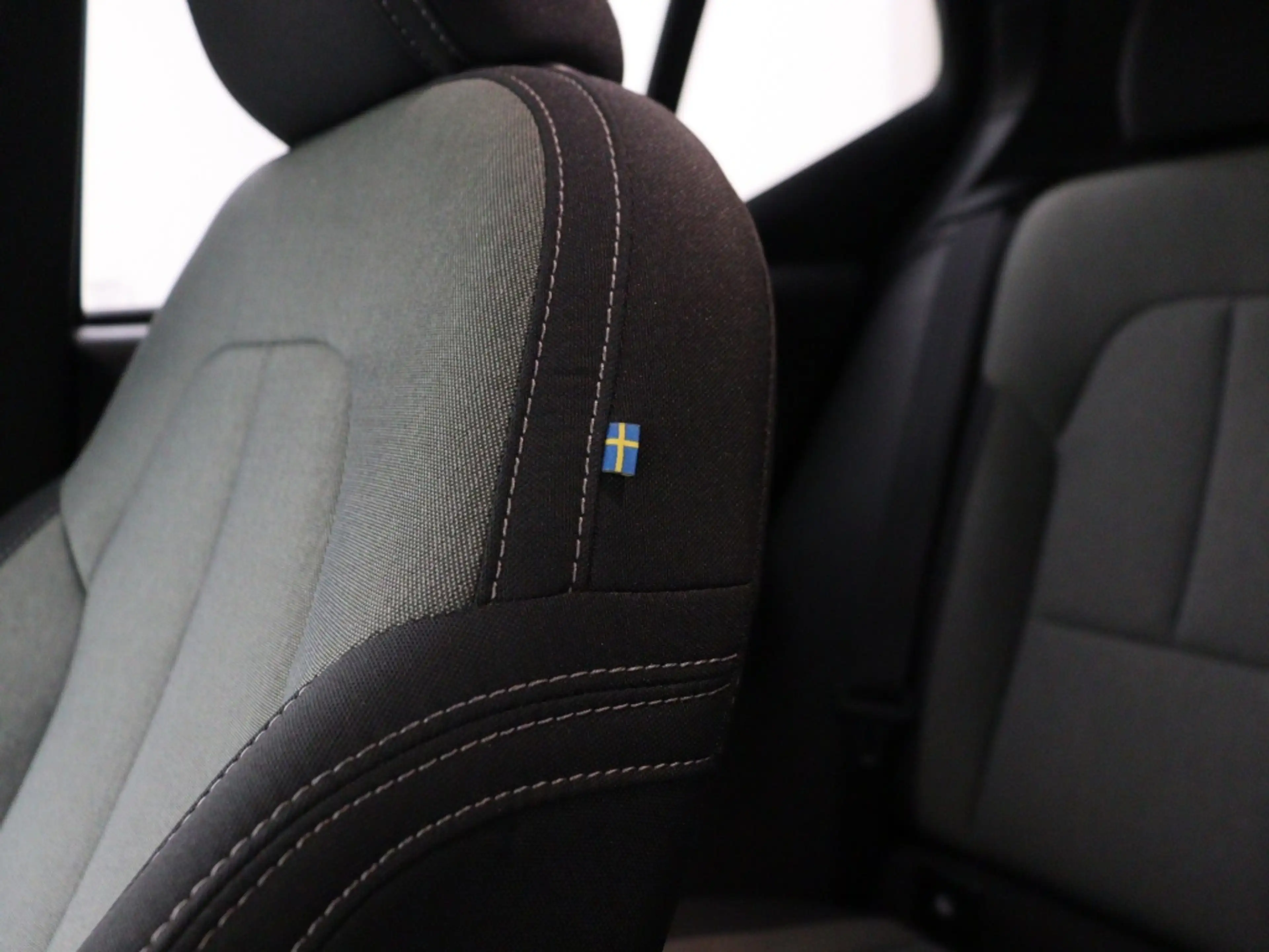 Volvo XC40 T4 PLUG-IN HYBRID PLUS DARK ACC BLIS KEYLESS HARMA — photo 15