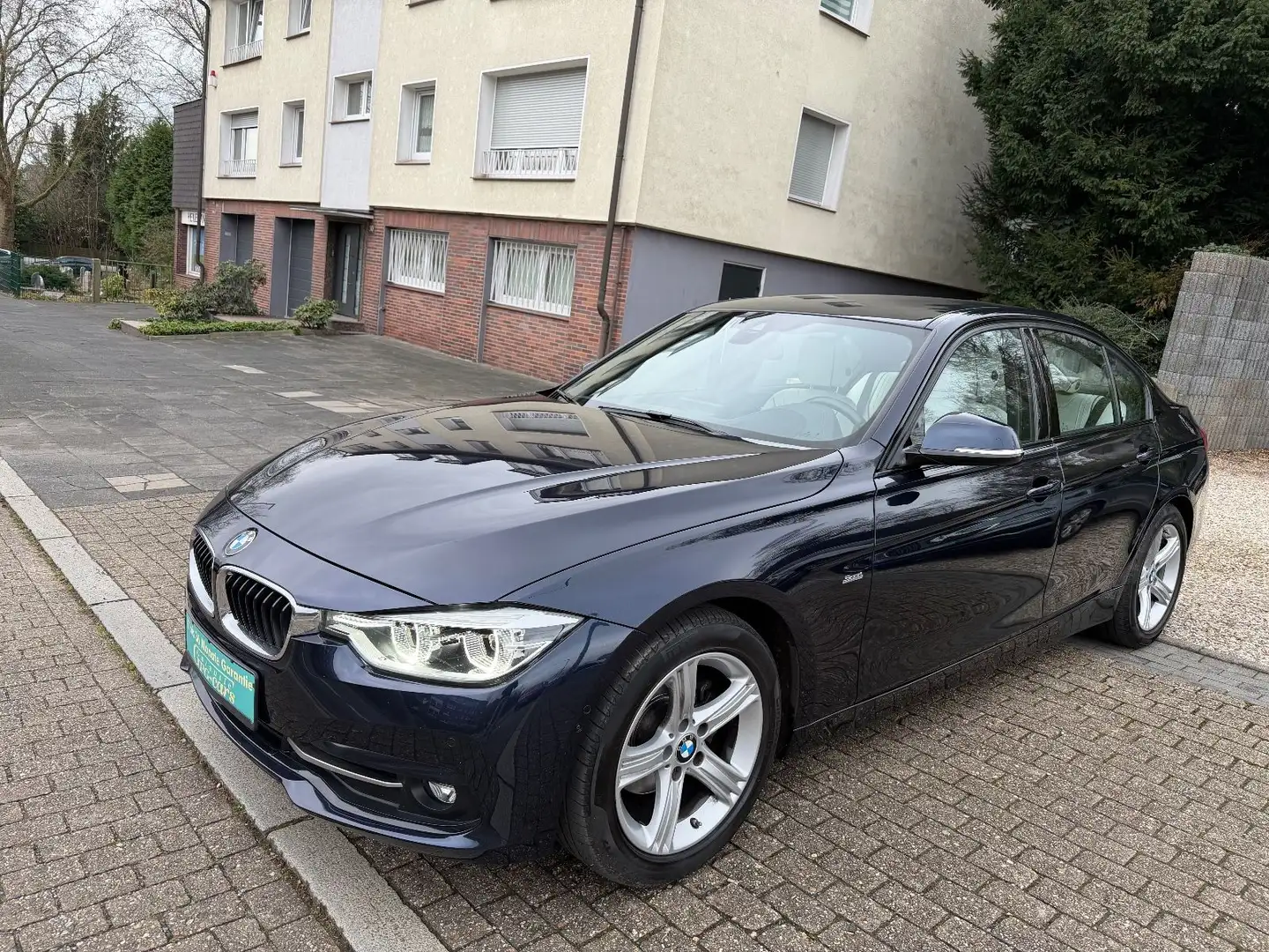 BMW 320 3 Limousine 320 d Efficient Dynamics Bleu - 1