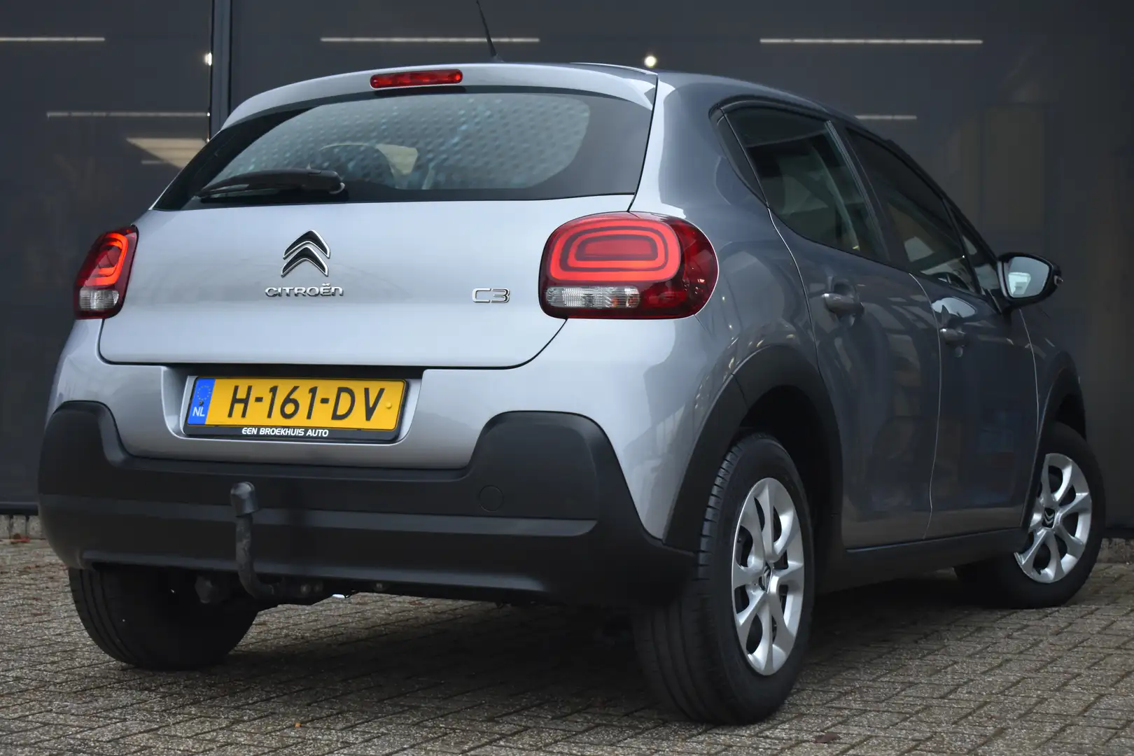 Citroen C3 1.2 PureTech S&S Feel | Navigatie | Trekhaak | Cli Grau - 2