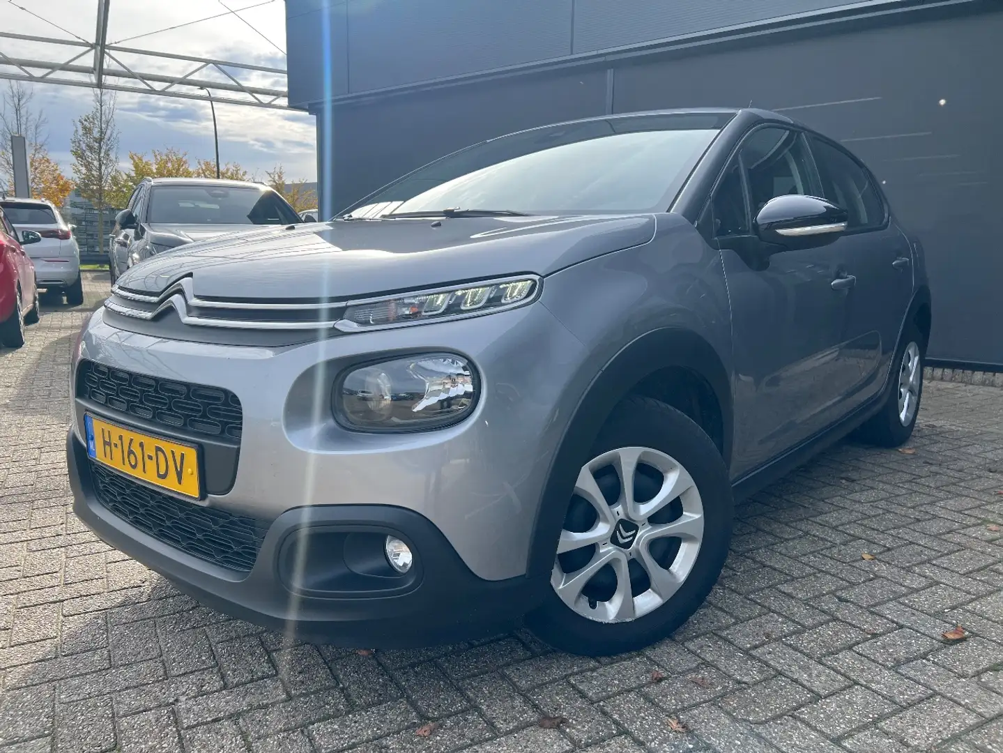 Citroen C3 1.2 PureTech S&S Feel | Navigatie | Trekhaak | Cli Gris - 1