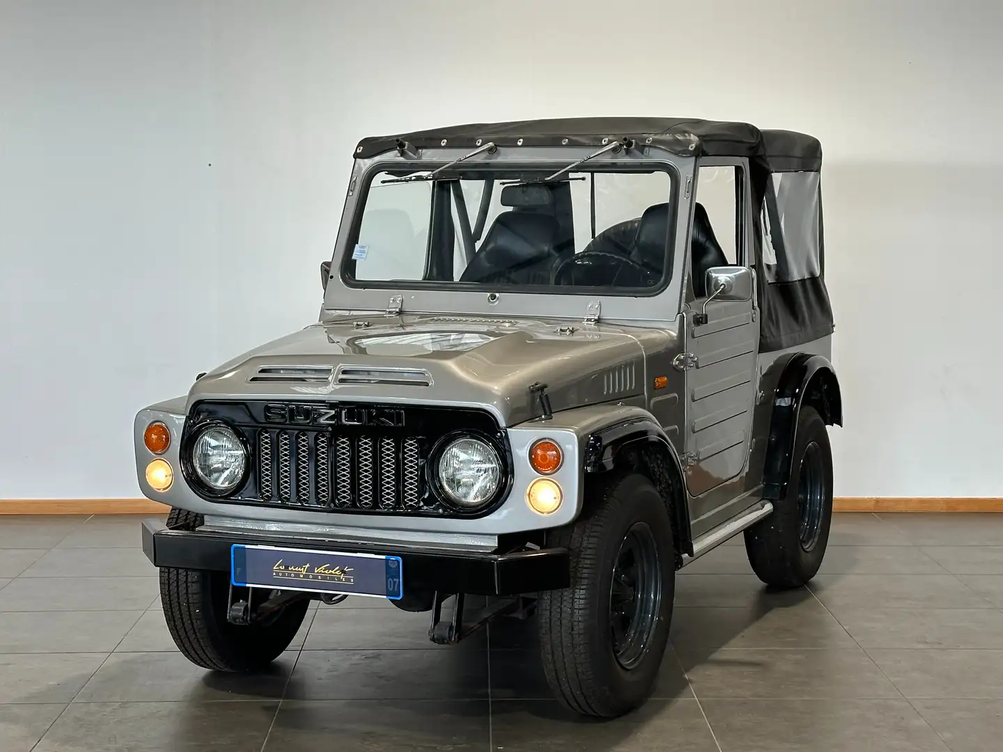 Suzuki LJ 80 Gris - 1