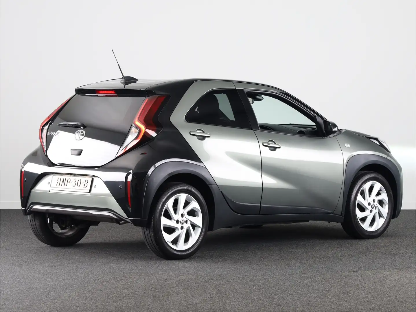 Toyota Aygo X 1.0 VVT-i MT Envy Limited | Stoelverwarming | Navi Groen - 2