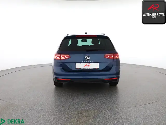 Volkswagen Passat view 4