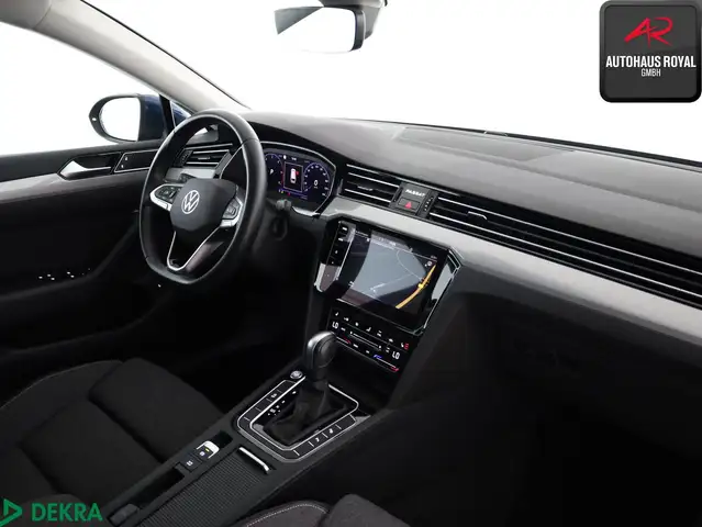 Volkswagen Passat view 11