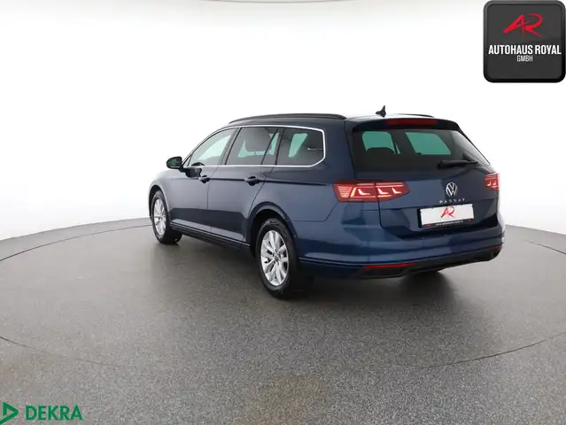 Volkswagen Passat view 3