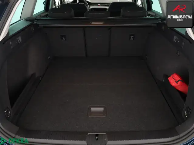 Volkswagen Passat view 9