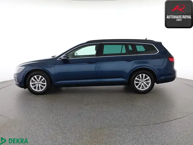 Volkswagen Passat view 2
