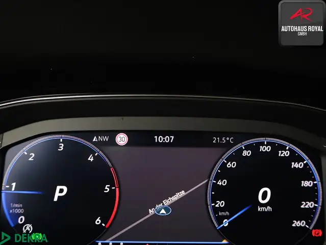 Volkswagen Passat view 24