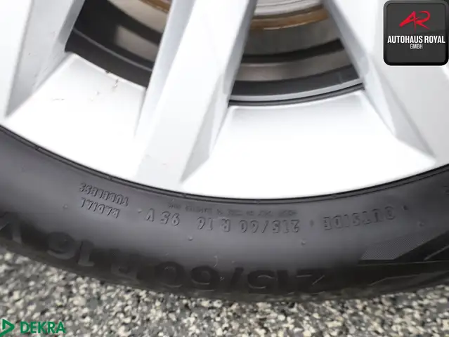 Volkswagen Passat view 14