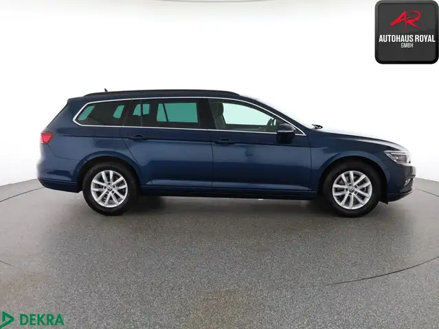 Volkswagen Passat view 6
