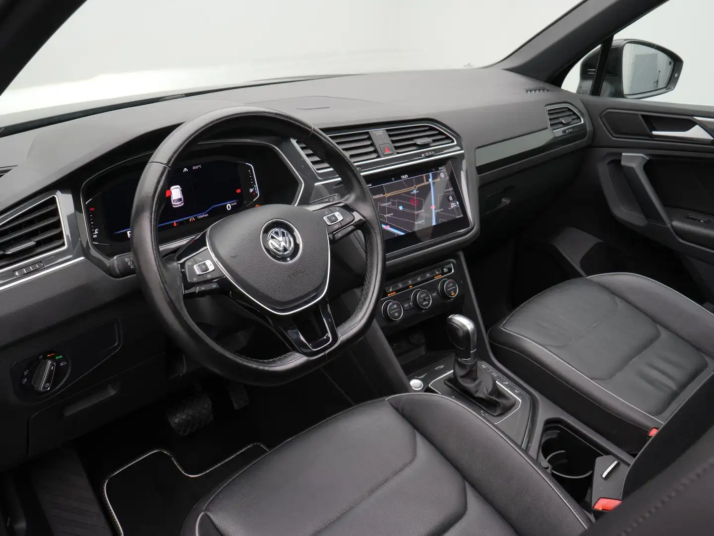 Volkswagen Tiguan 1.5 TSI 150 pk DSG ACT Highline Business R / R-Lin Zwart - 2