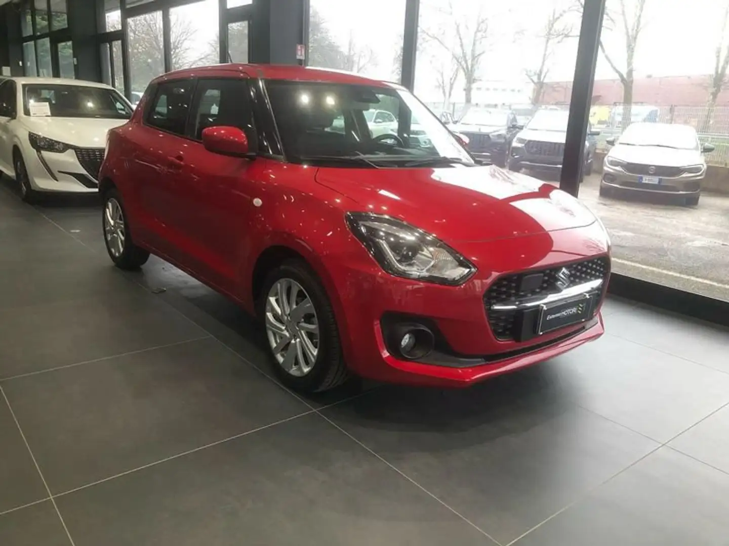 Suzuki Swift 1.2 Hybrid Cool Rosso - 2