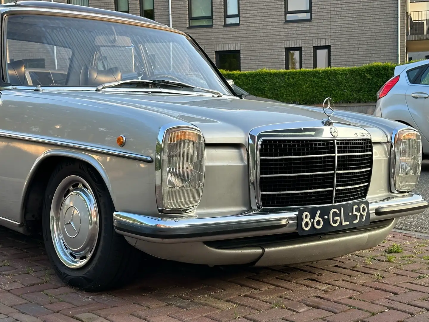 Mercedes-Benz 200 mercedes 200 1975 W115 Grijs - 1