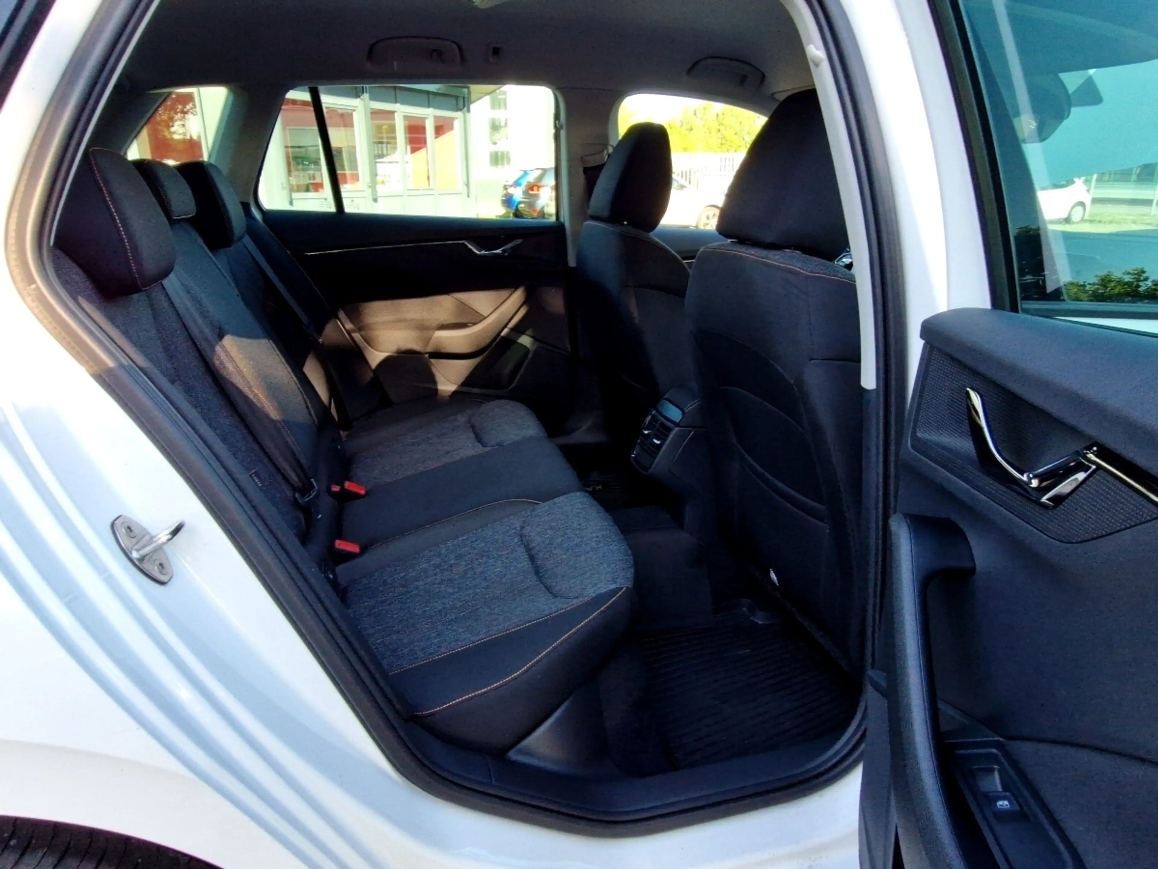 Skoda Kamiq 1.0 TSI Clever LED Navi Sitzhzg Klimaautomatik — photo 9