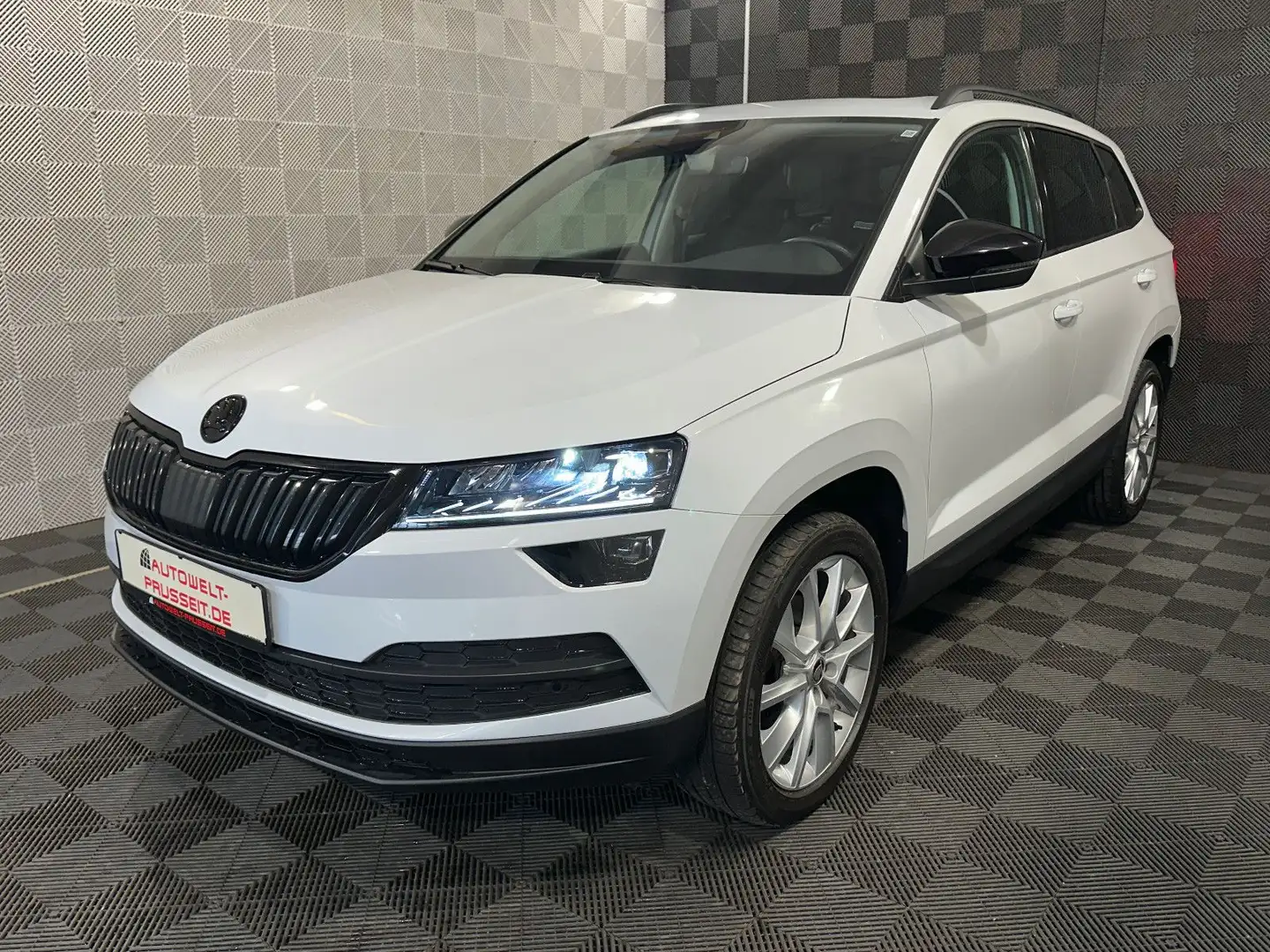 Skoda Karoq 1.6 TDI*STYLE*LED-PANO-AHK-ACC-KESSY-SHZ Weiß - 2