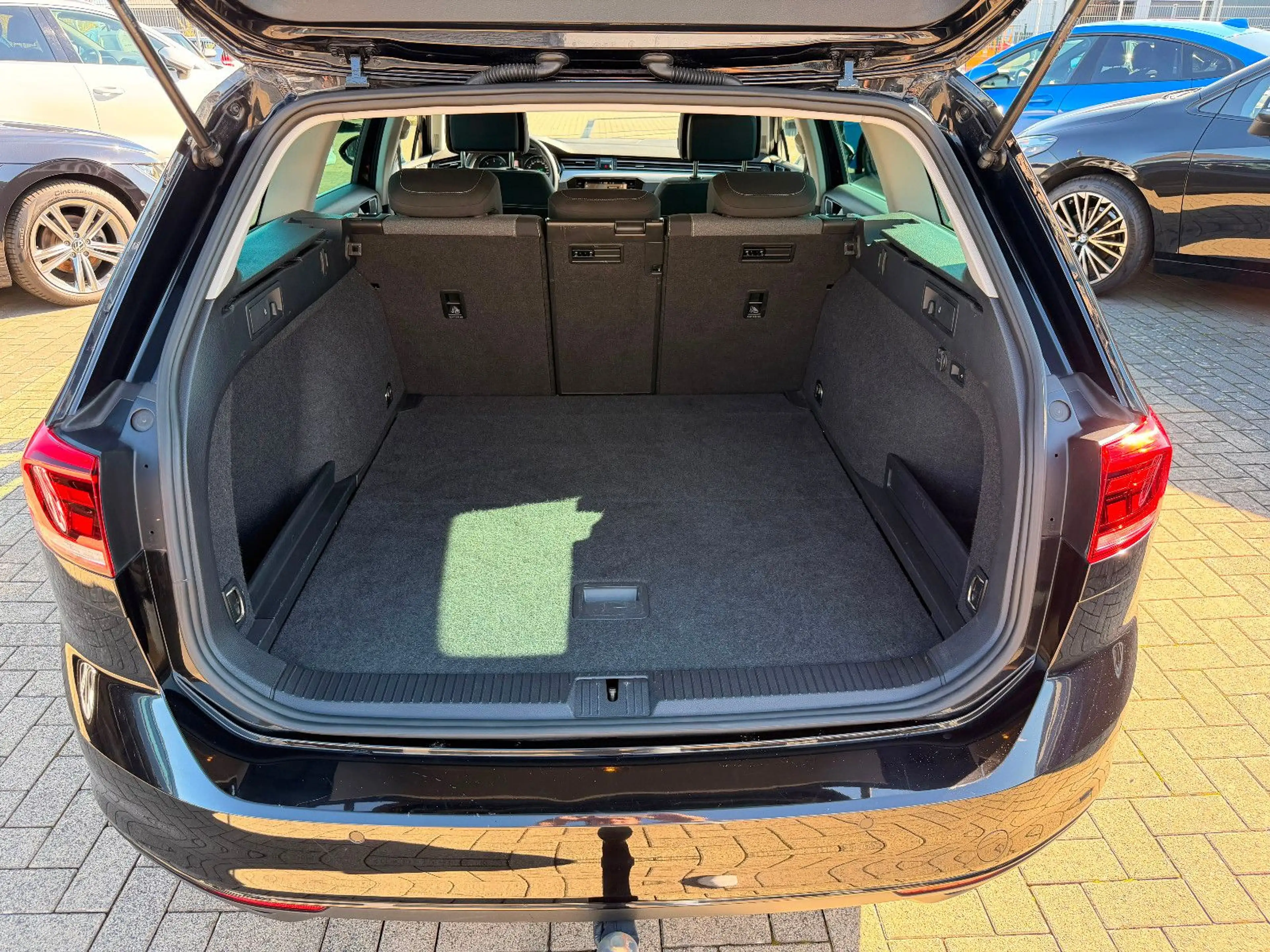Volkswagen Passat Variant 2.0 TDI SCR DSG Business — photo 13