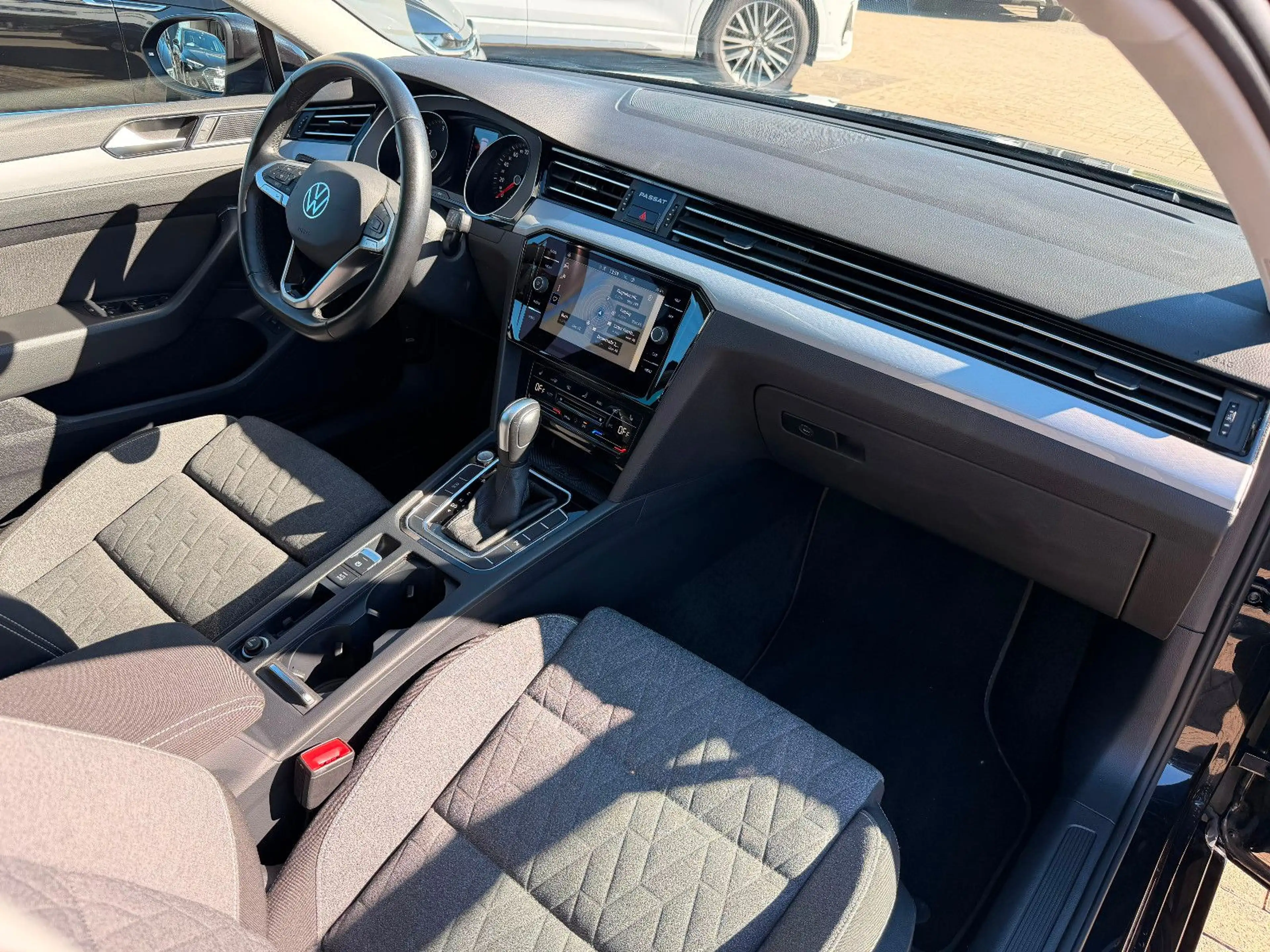 Volkswagen Passat Variant 2.0 TDI SCR DSG Business — photo 15
