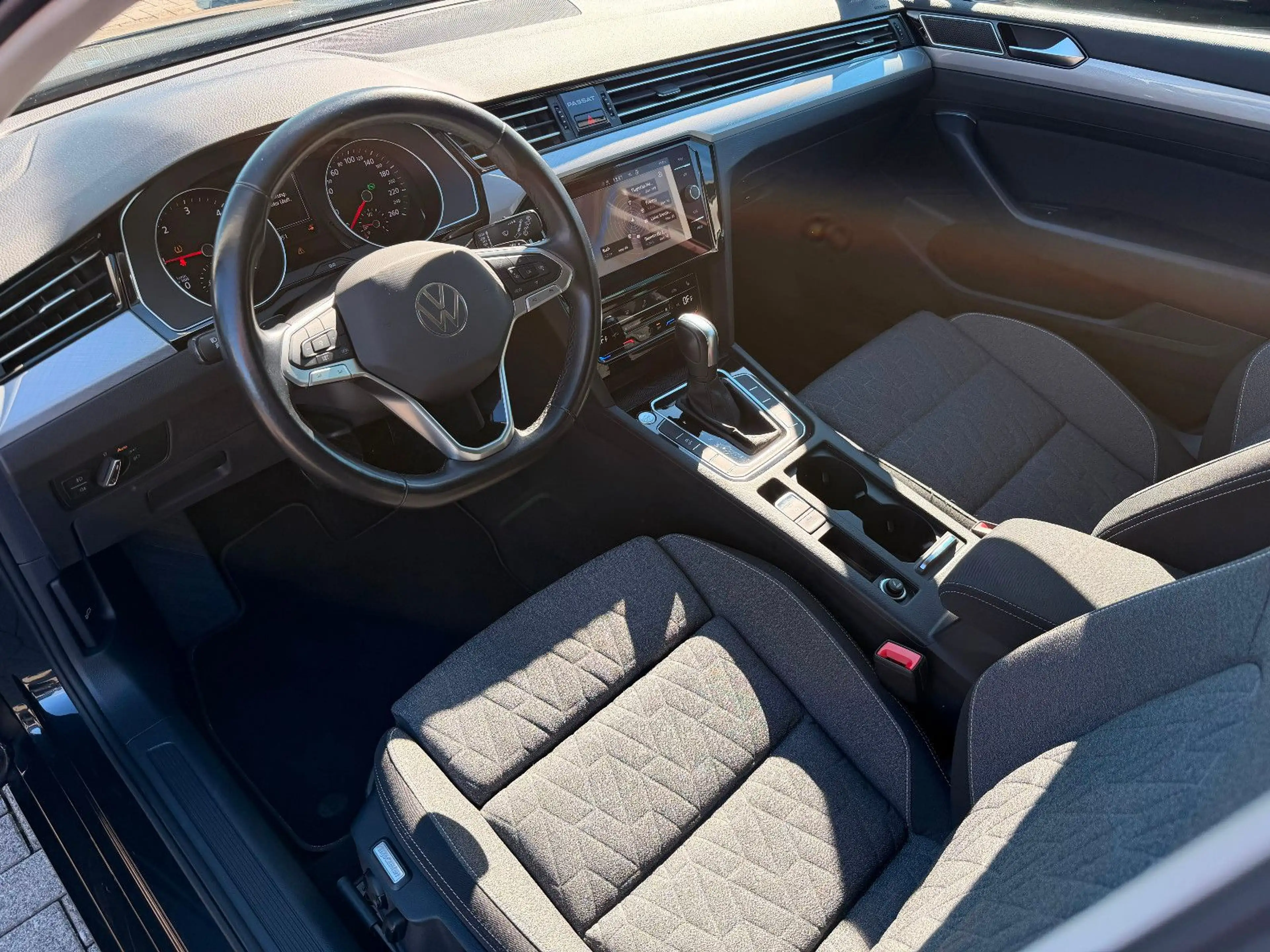 Volkswagen Passat Variant 2.0 TDI SCR DSG Business — photo 10
