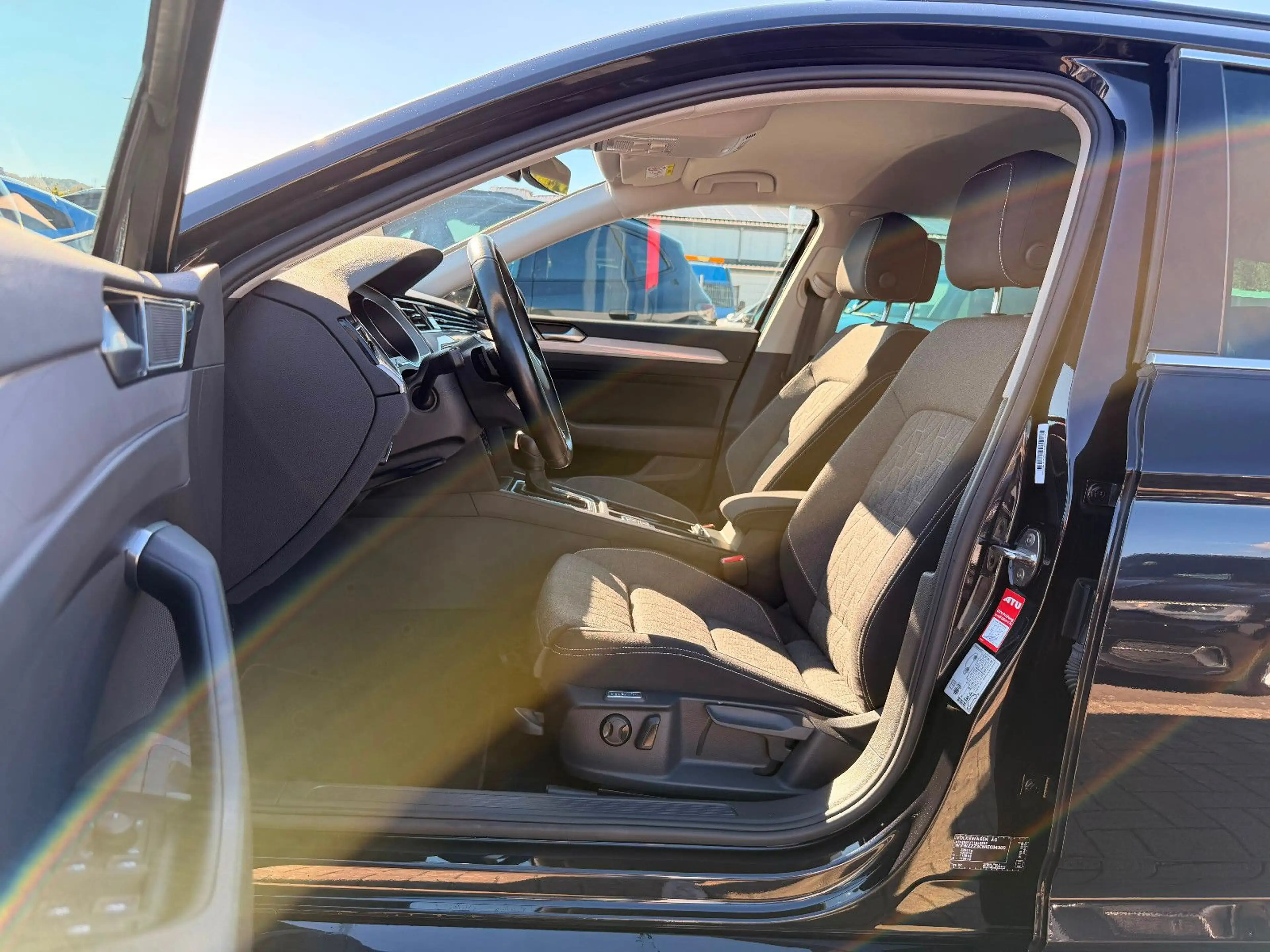 Volkswagen Passat Variant 2.0 TDI SCR DSG Business — photo 9
