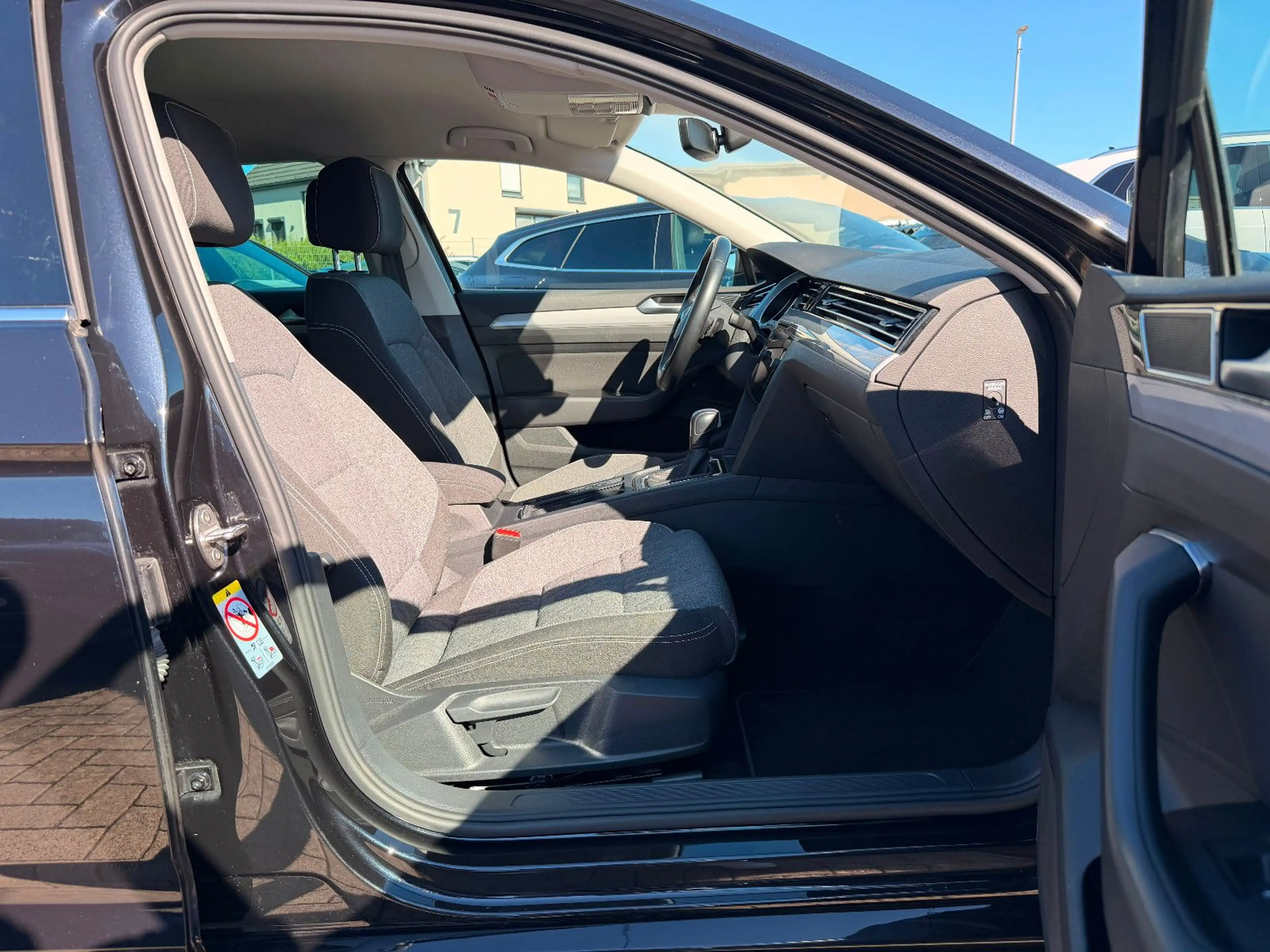 Volkswagen Passat Variant 2.0 TDI SCR DSG Business — photo 14