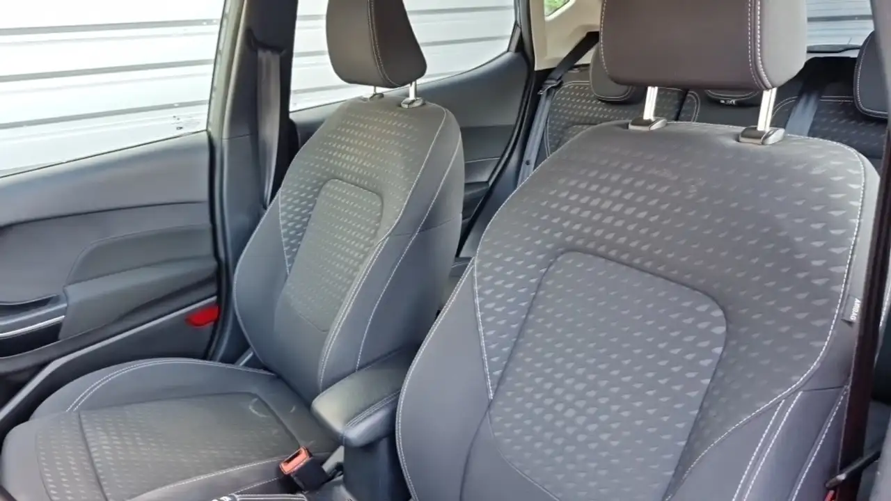 Ford Fiesta 5 portes — photo 12