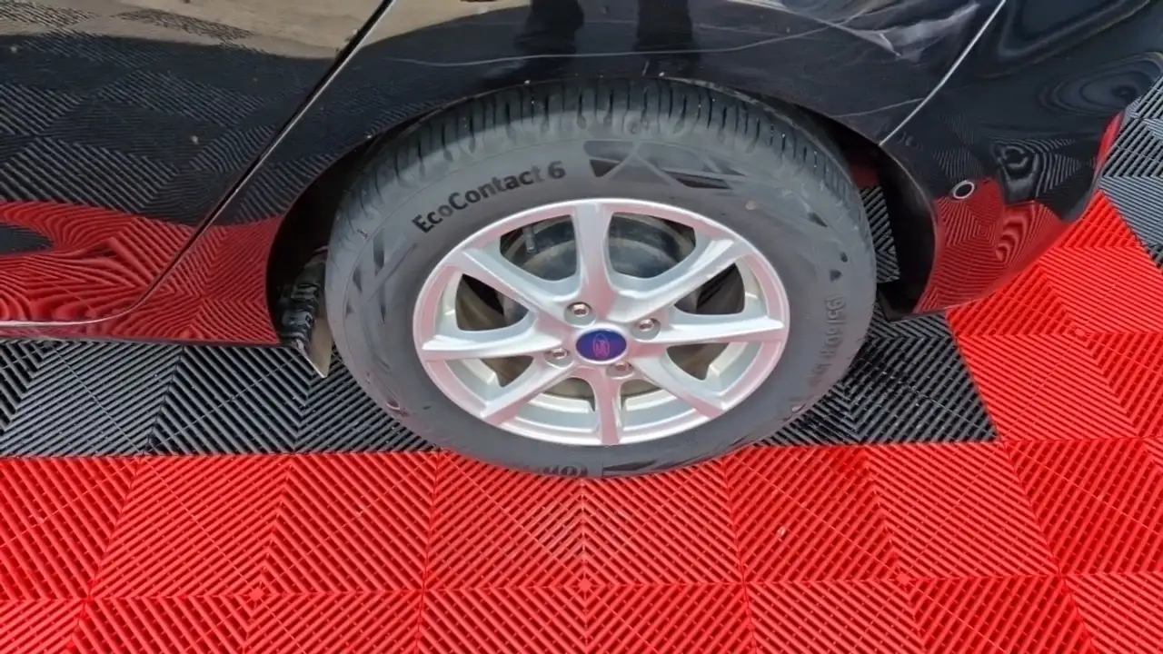 Ford Fiesta 5 portes — photo 23