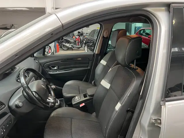 Renault Scenic view 11