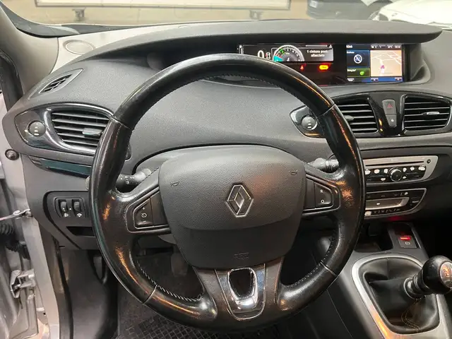Renault Scenic view 12