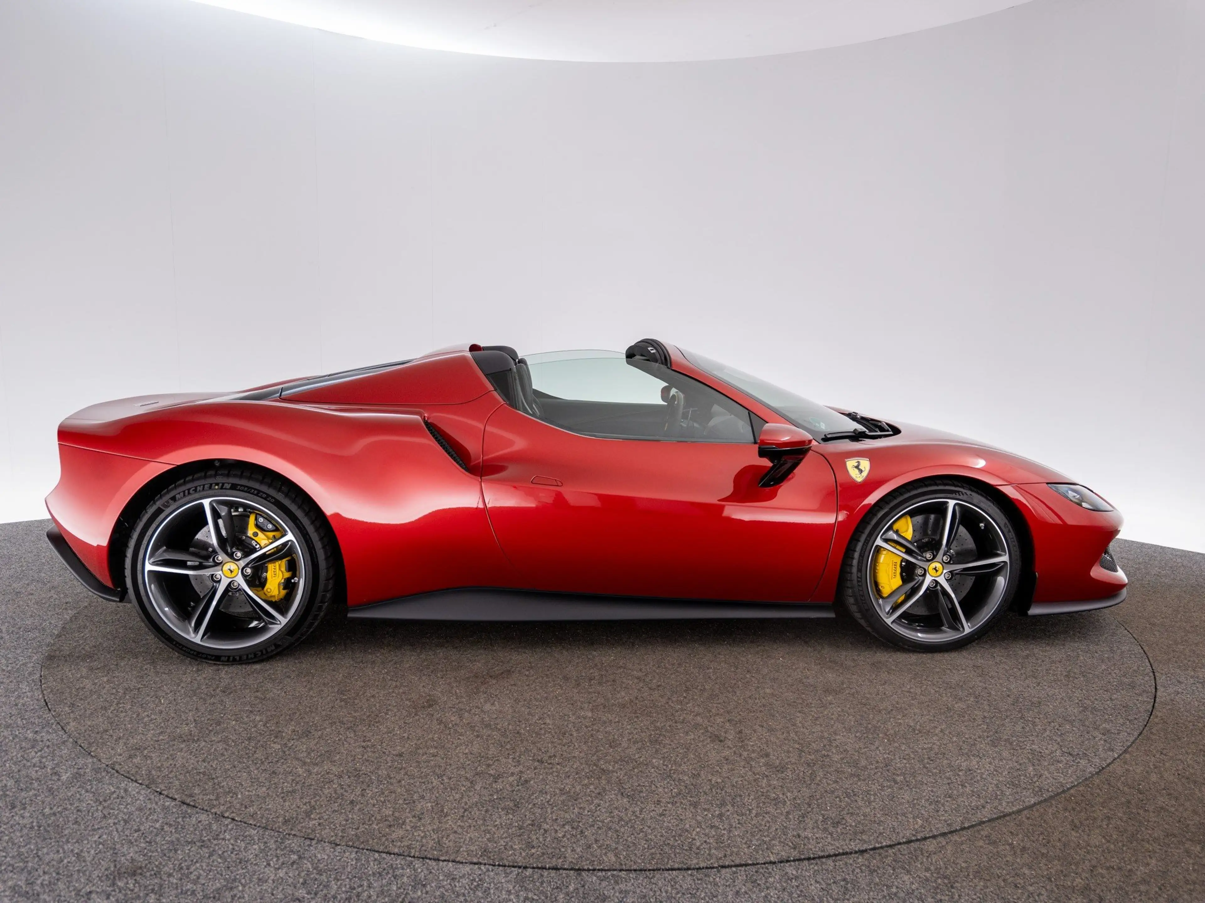 Ferrari 296 GTS — photo 8