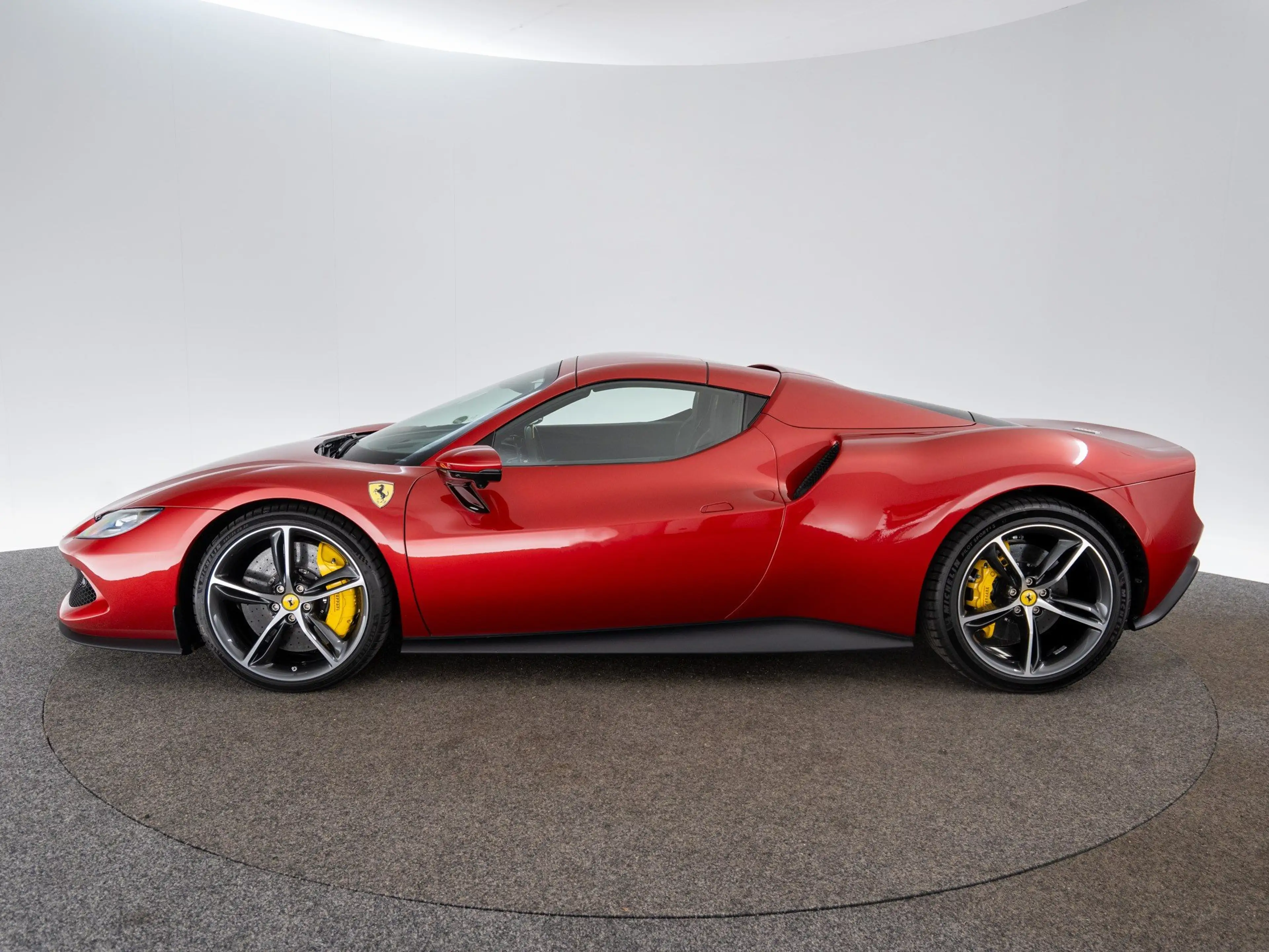 Ferrari 296 GTS — photo 11