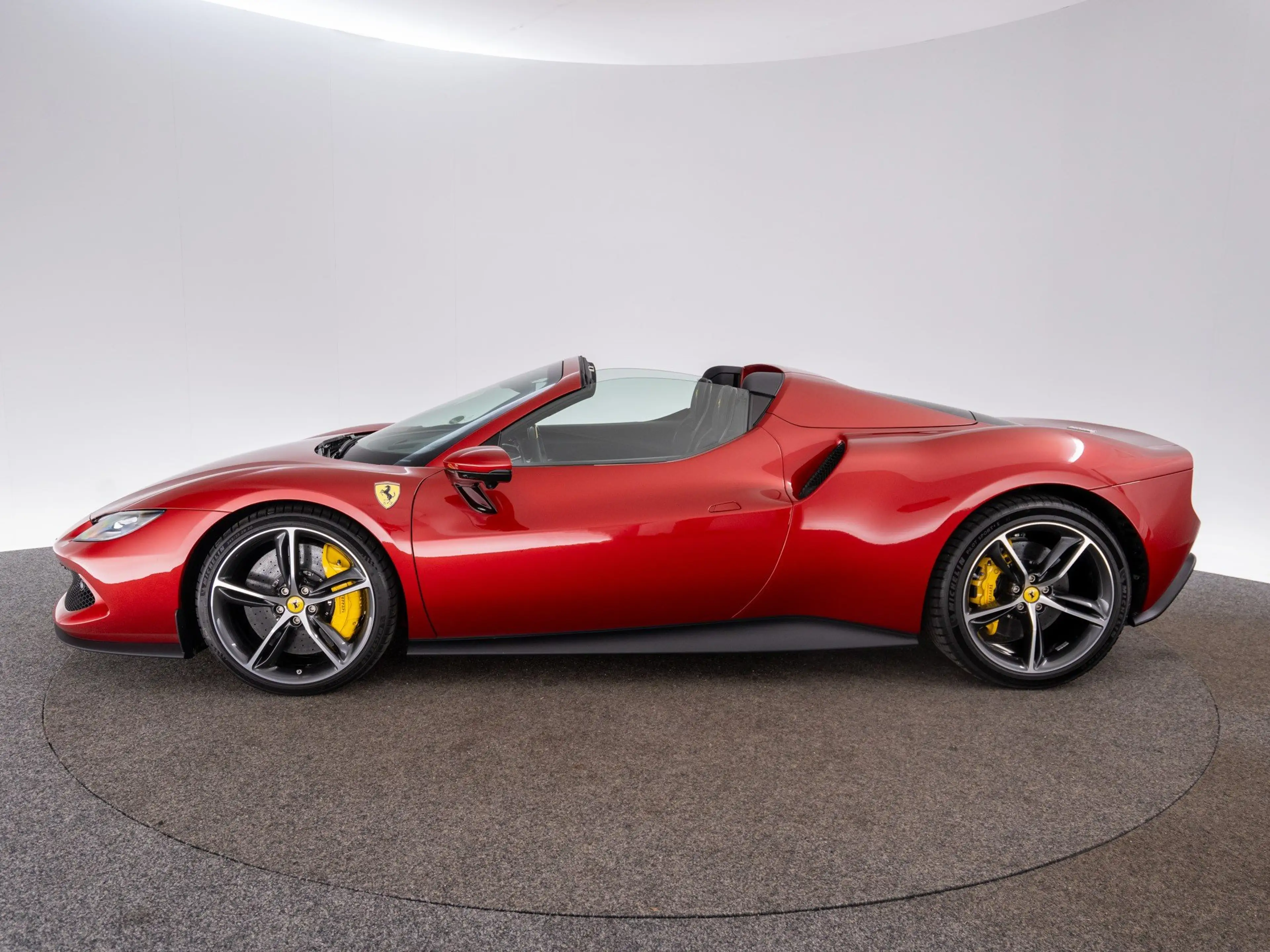 Ferrari 296 GTS — photo 2