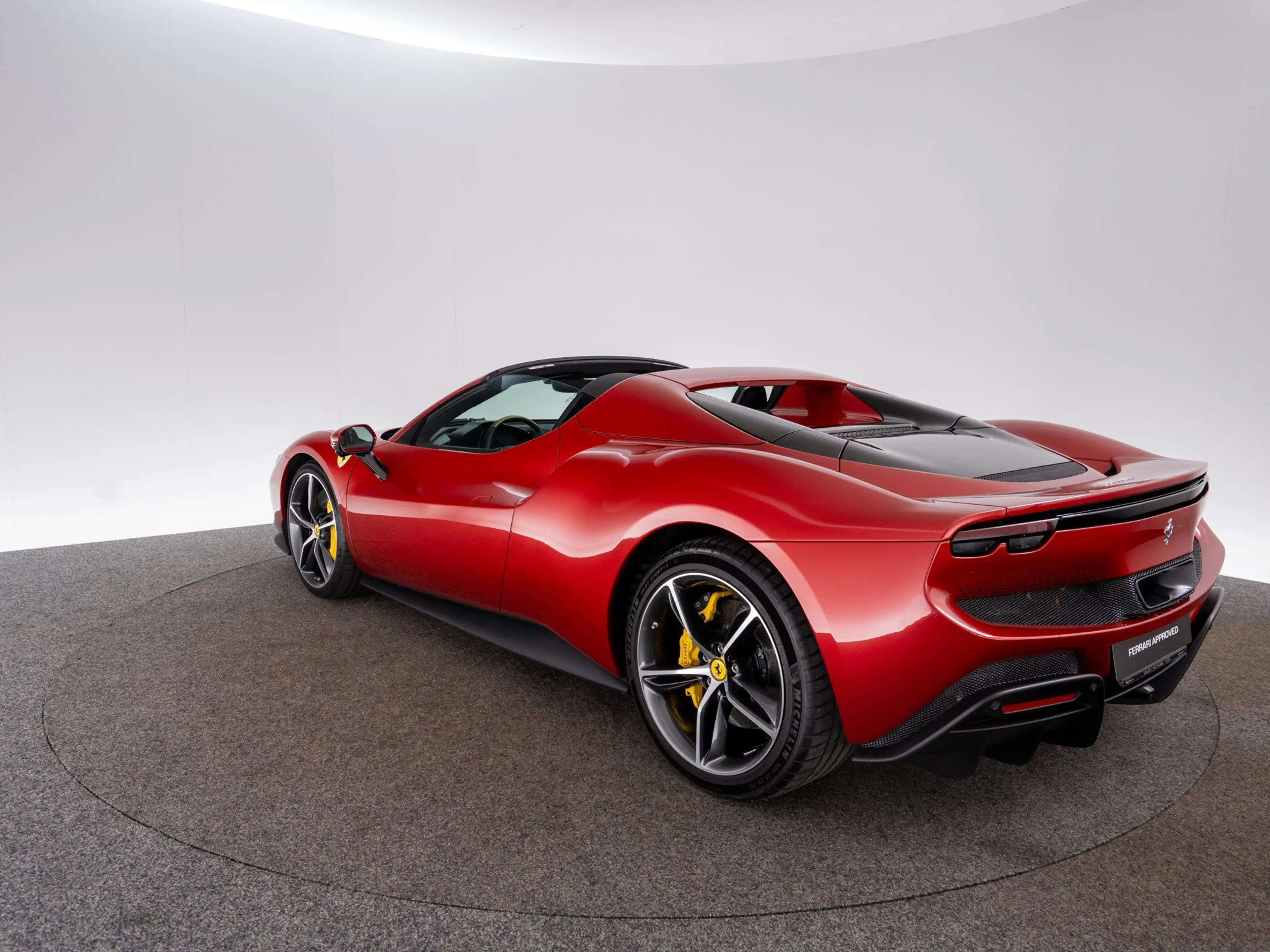 Ferrari 296 GTS — photo 3