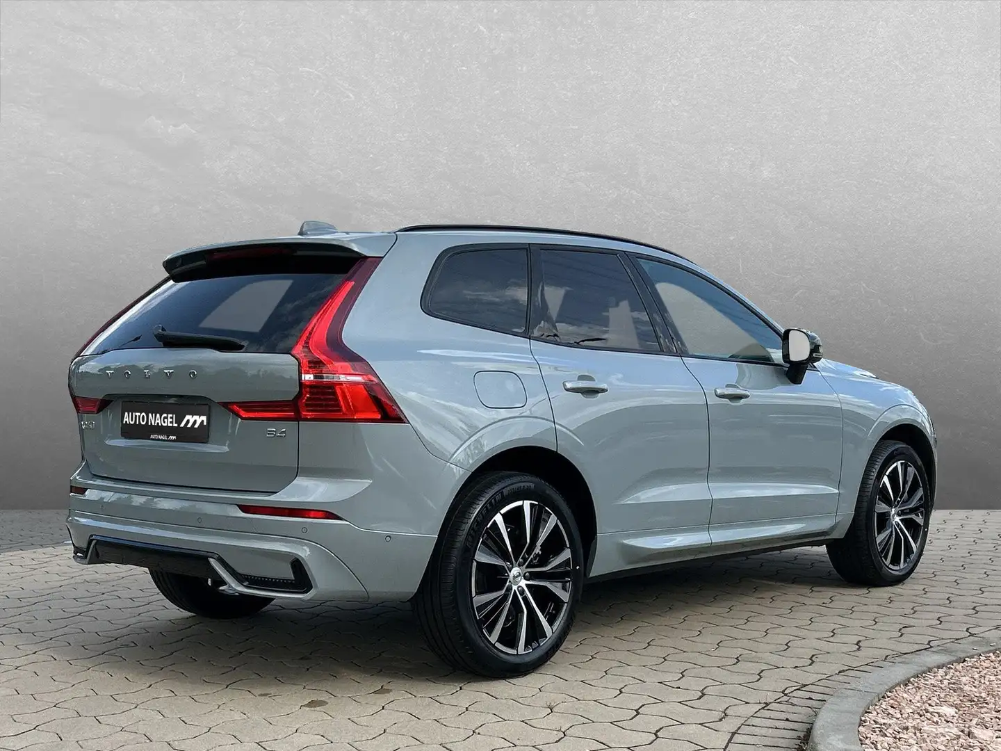 Volvo XC60 Black Edition 20" AHK Pano Harman-K. Standhz Grijs - 2