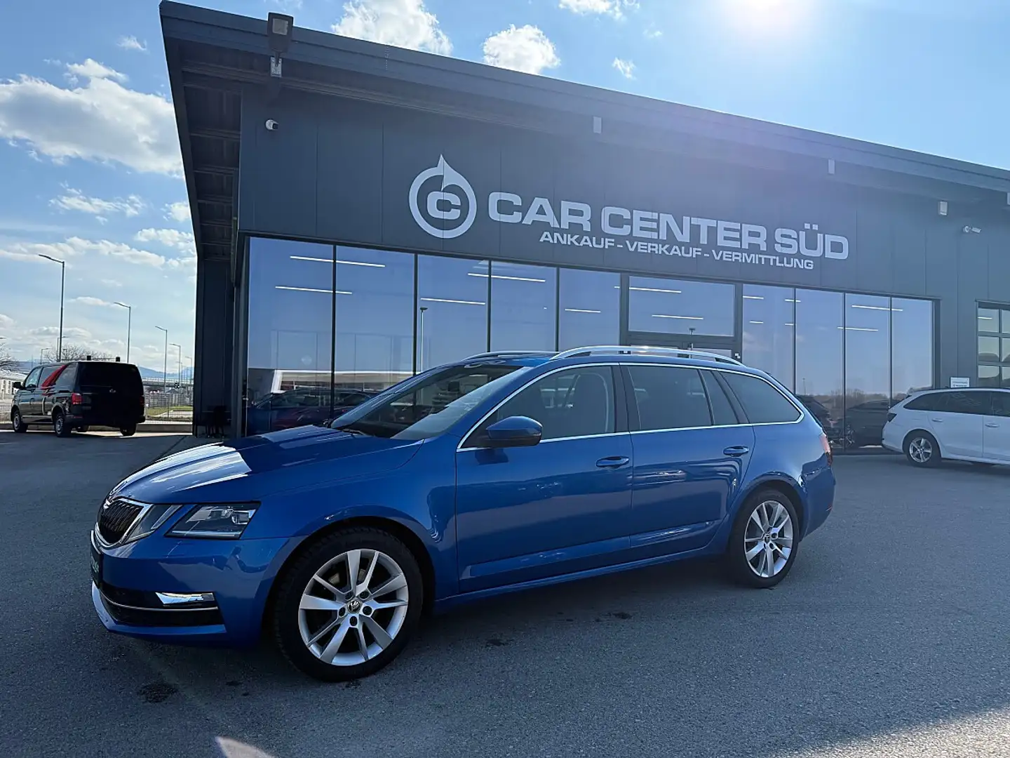 Skoda Octavia Combi 2,0 TDI Style Limited DSG Blau - 1