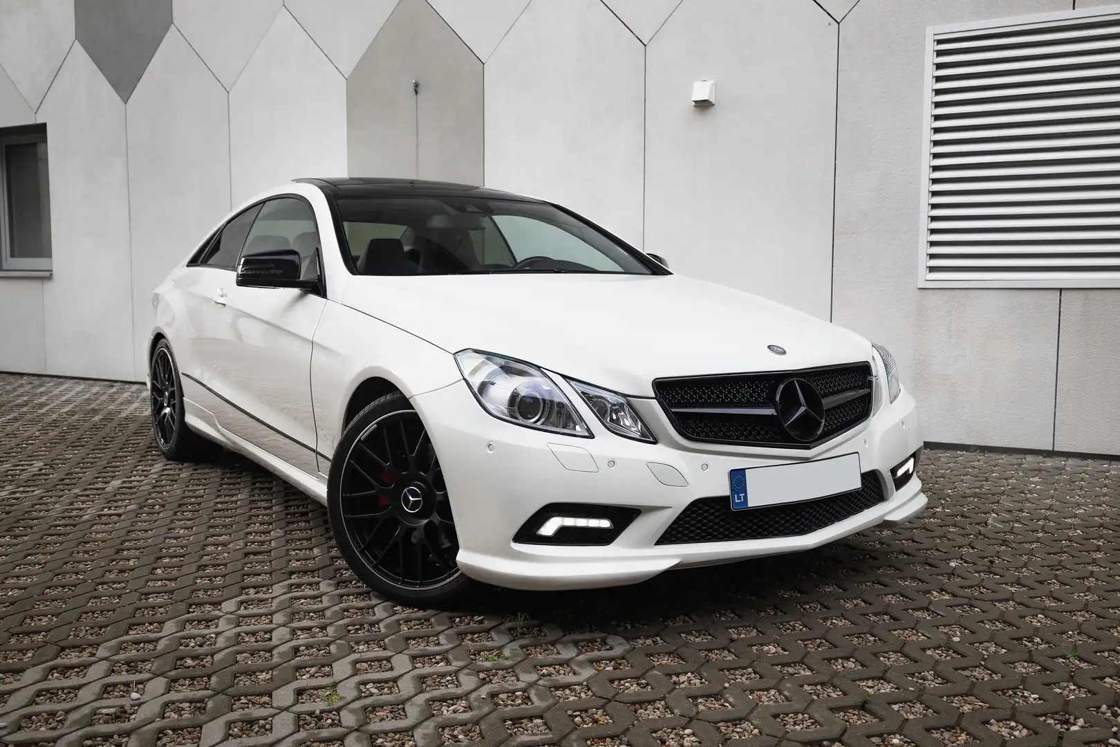 Mercedes-Benz E 350 Coupé 350CDI Coupe Special Edition AMG Edition - 1
