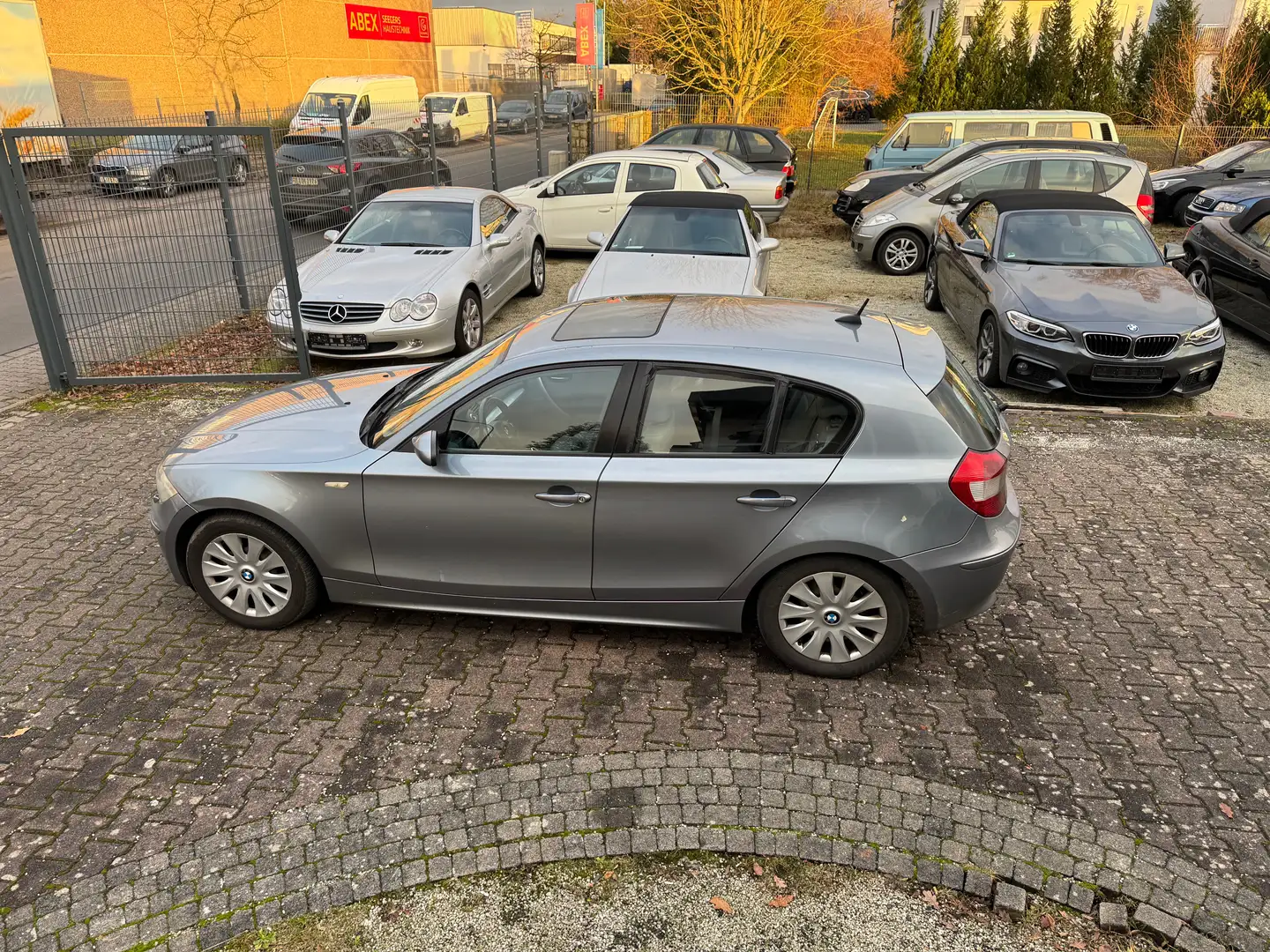 BMW 120 120d Blau - 1