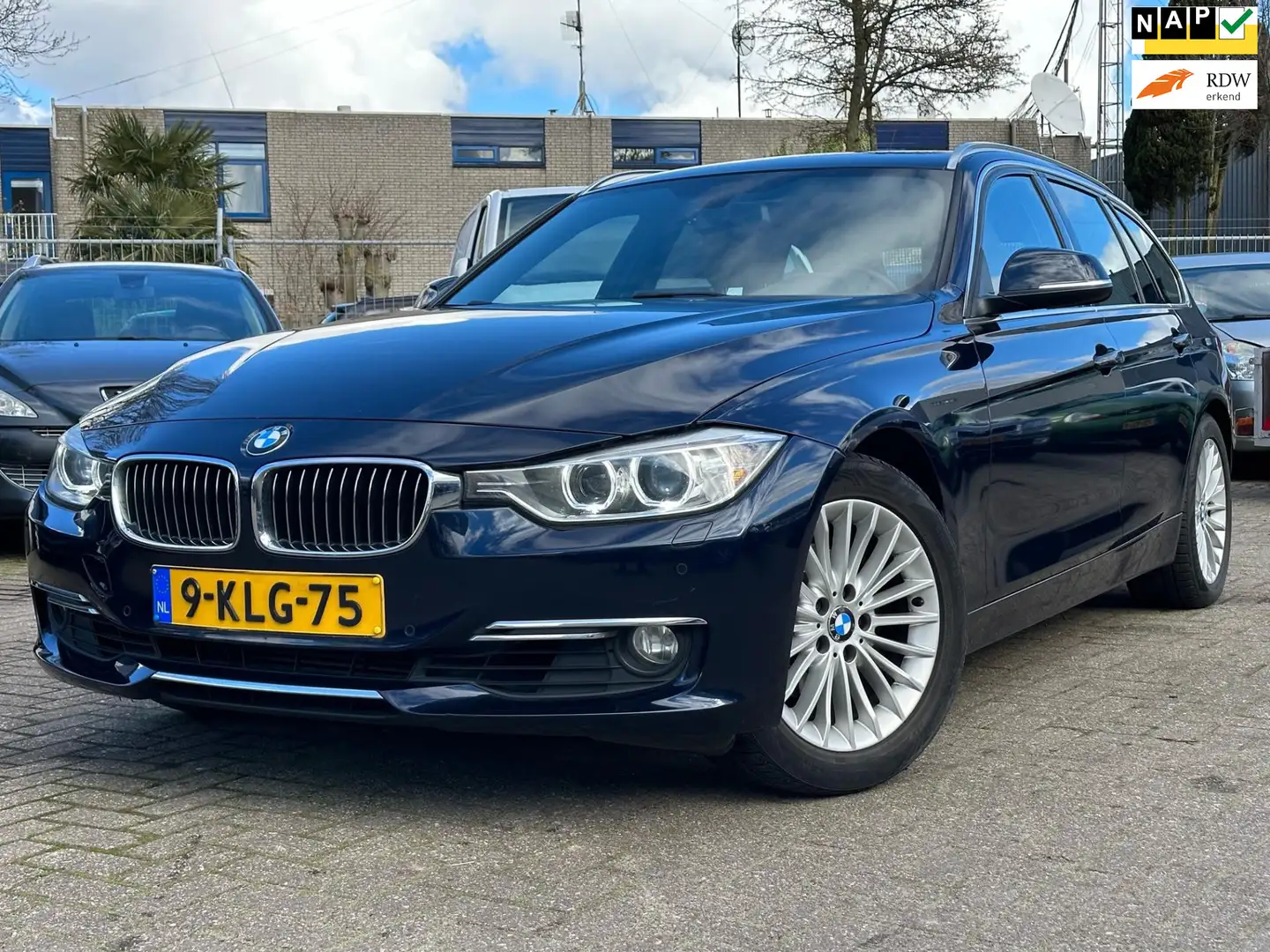 BMW 320 3-serie Touring 320i Executive Sport Blau - 1