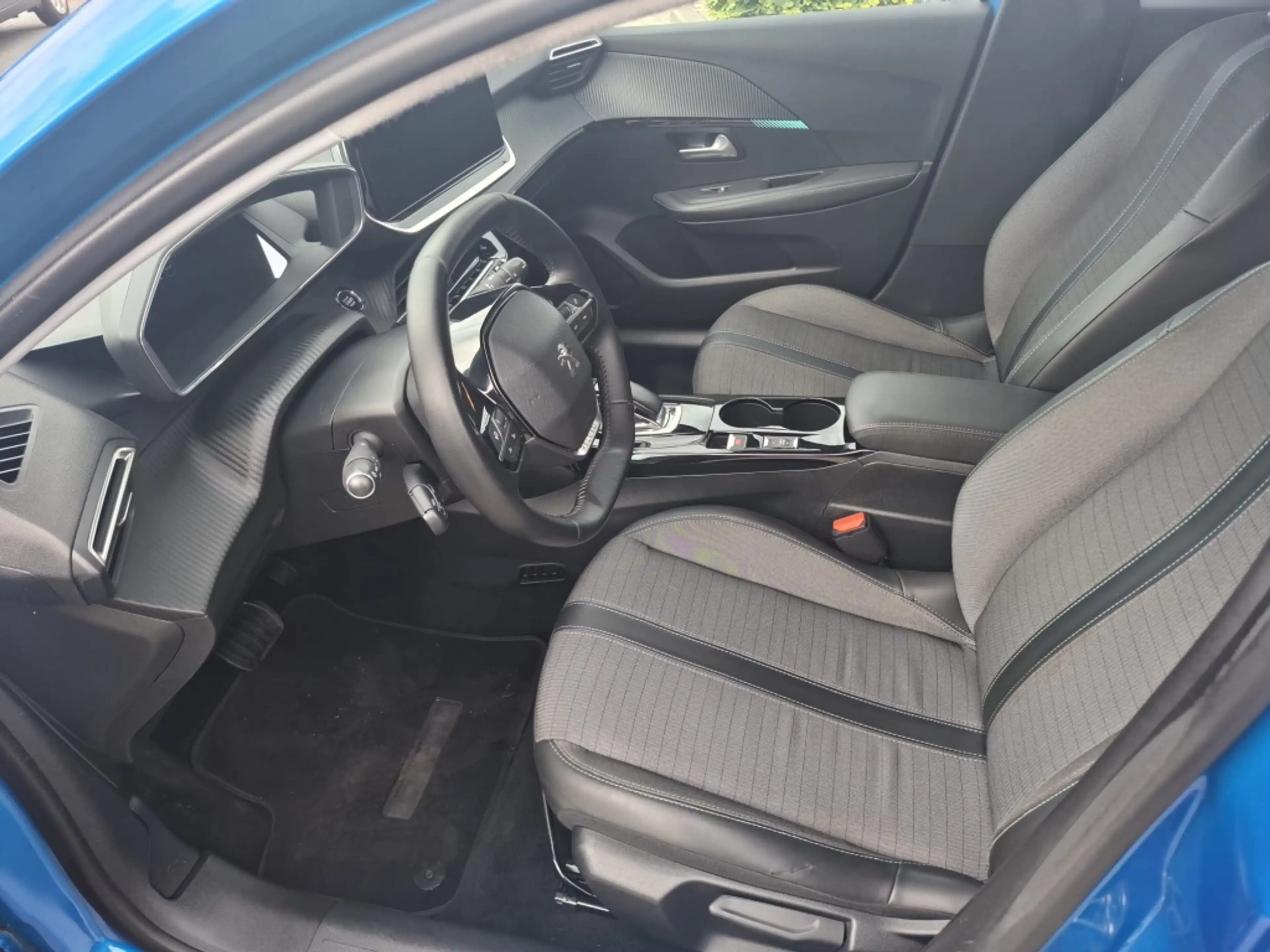 Peugeot e-208 Allure Pck 50 kWh — photo 6
