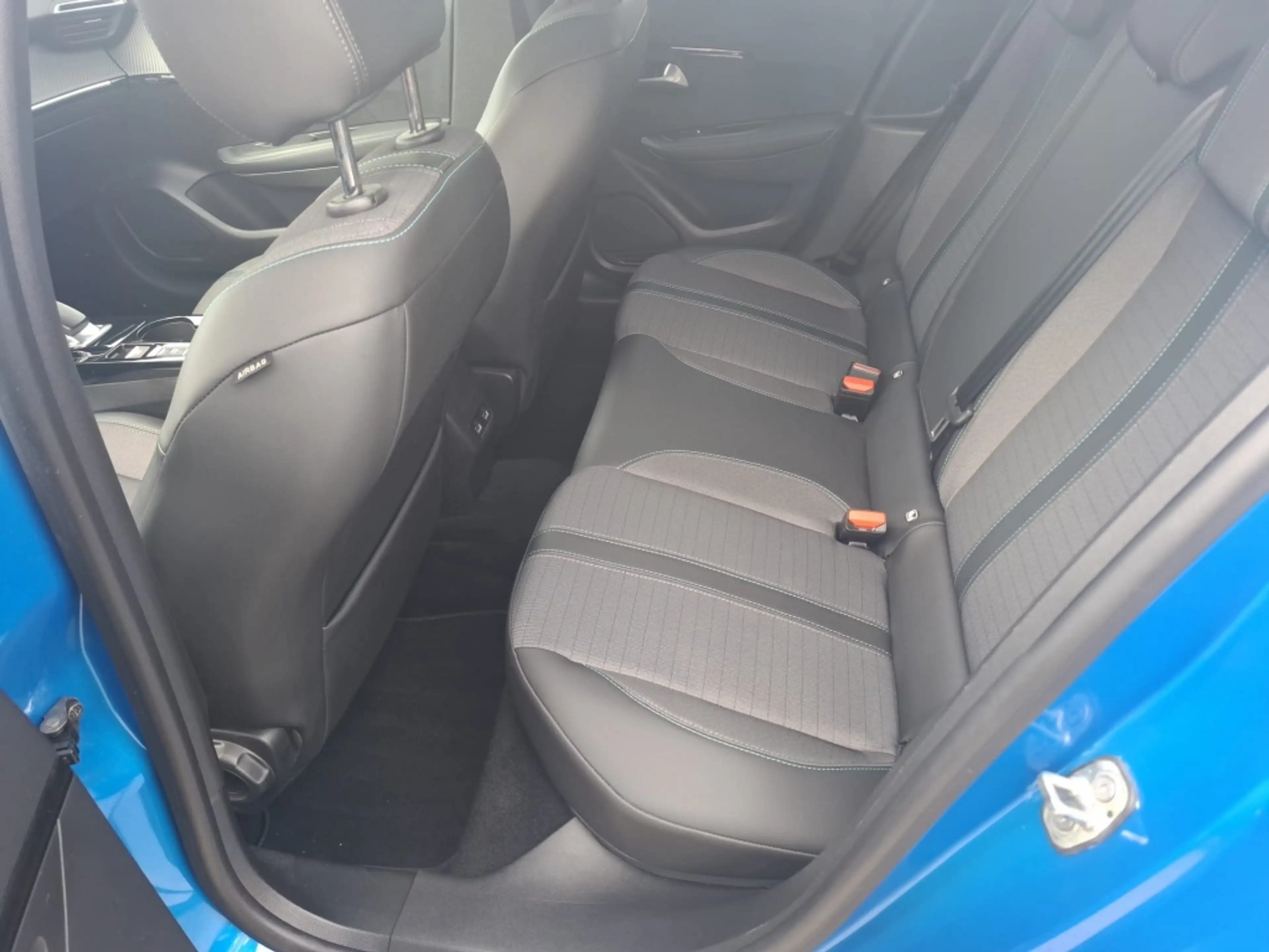 Peugeot e-208 Allure Pck 50 kWh — photo 7