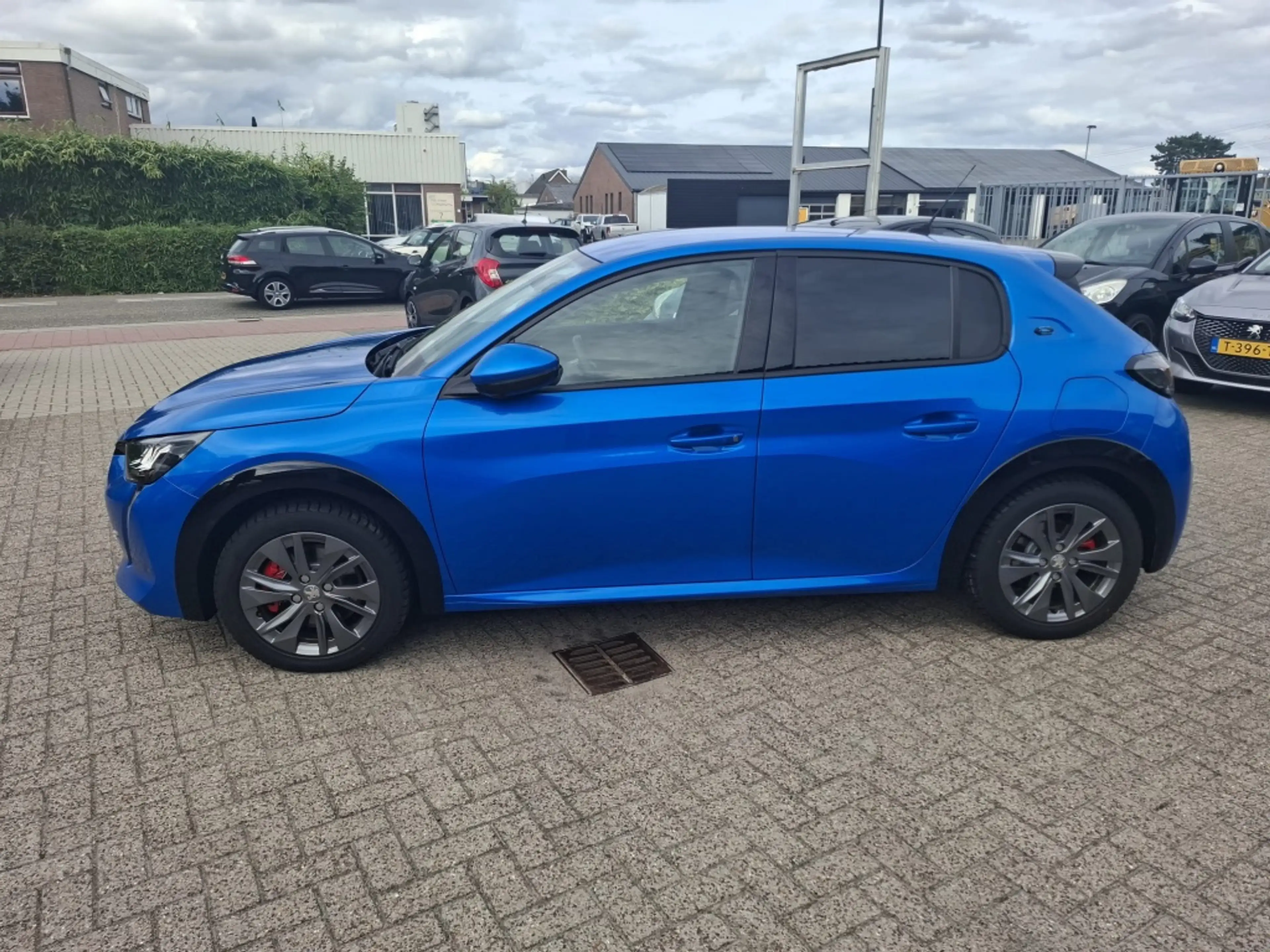 Peugeot e-208 Allure Pck 50 kWh — photo 3