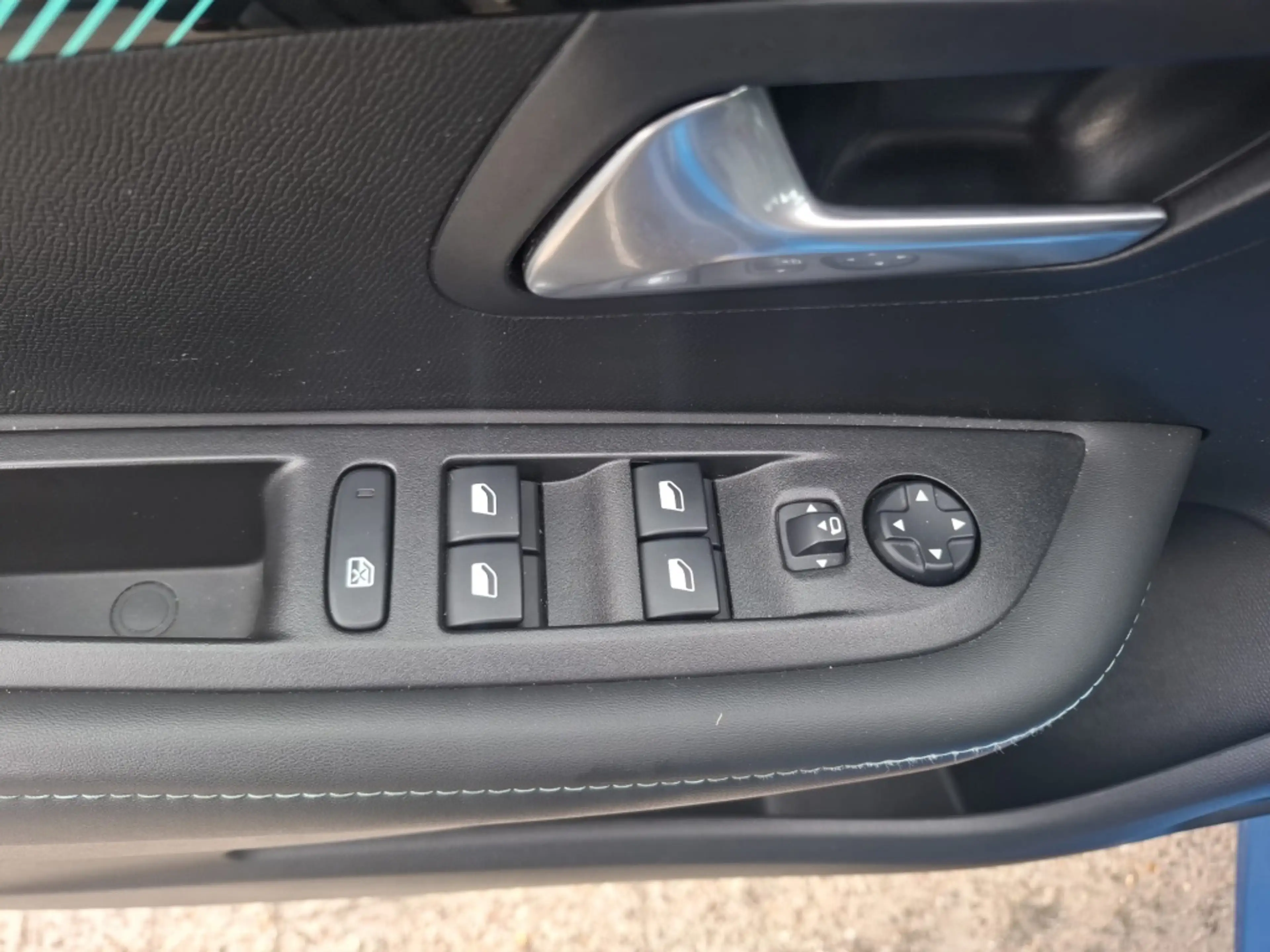 Peugeot e-208 Allure Pck 50 kWh — photo 8