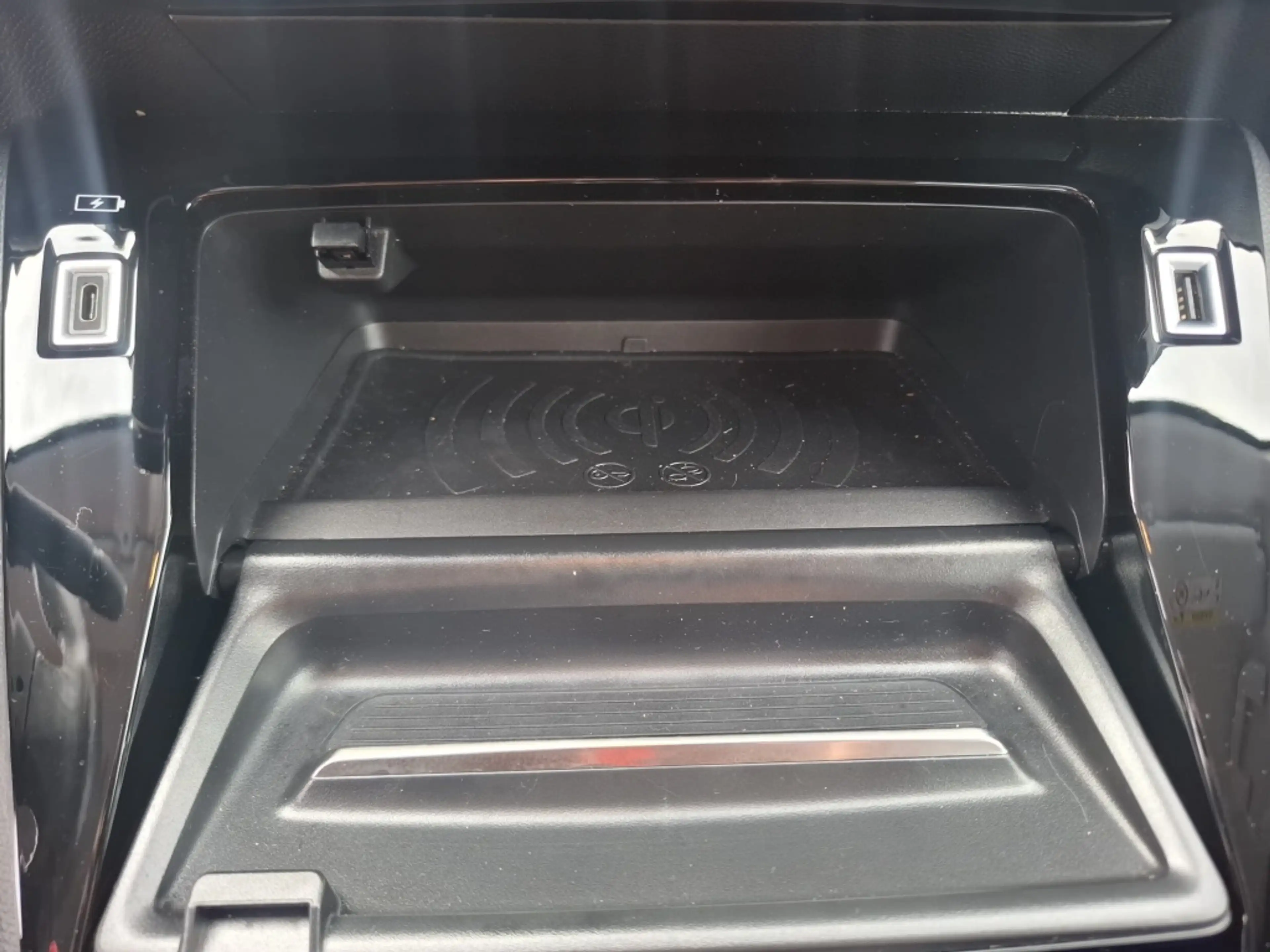 Peugeot e-208 Allure Pck 50 kWh — photo 11