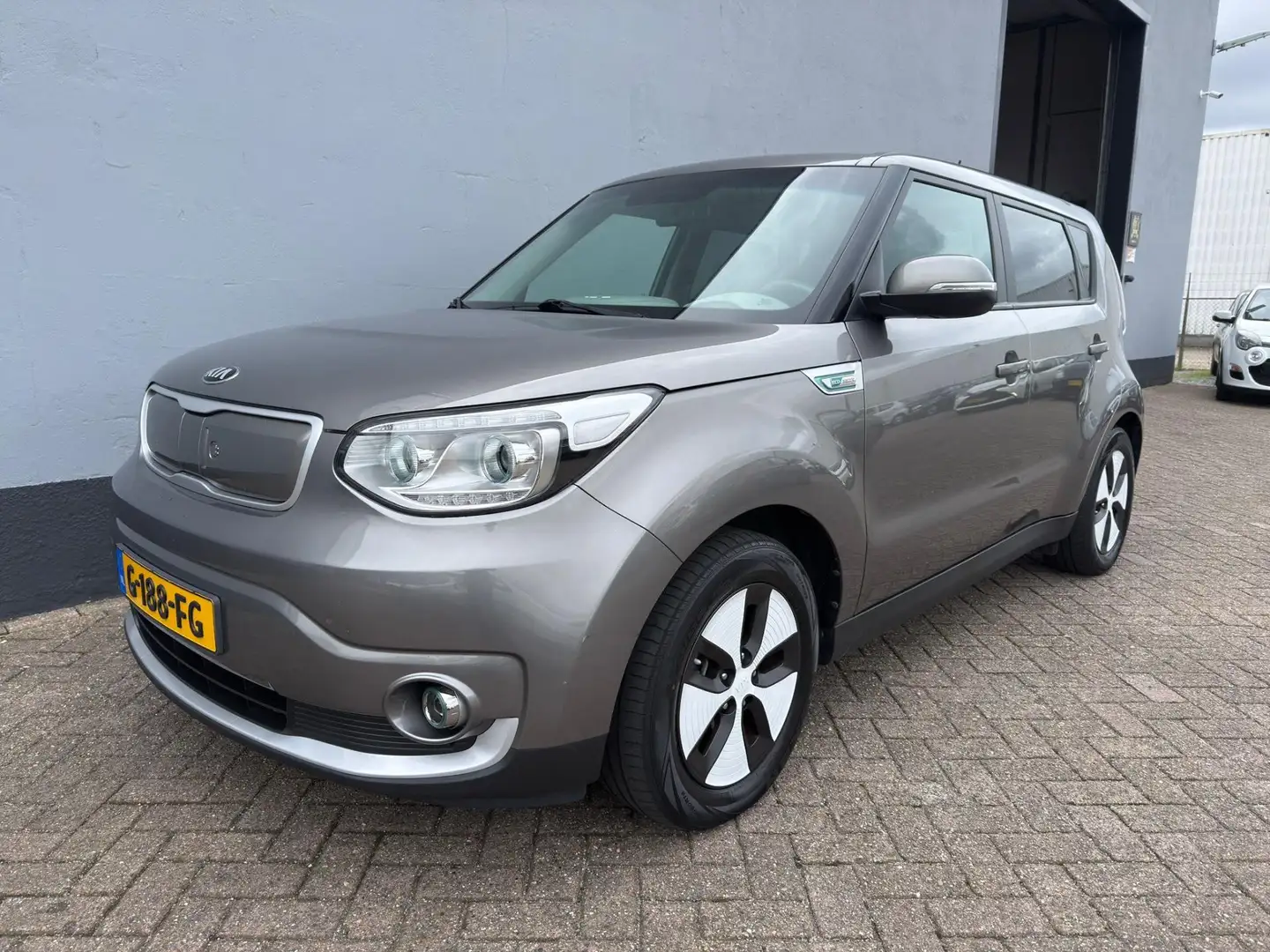 Kia Soul EV ExecutiveLine 27 kWh (Accu BEREIK 85KM) Grijs - 1